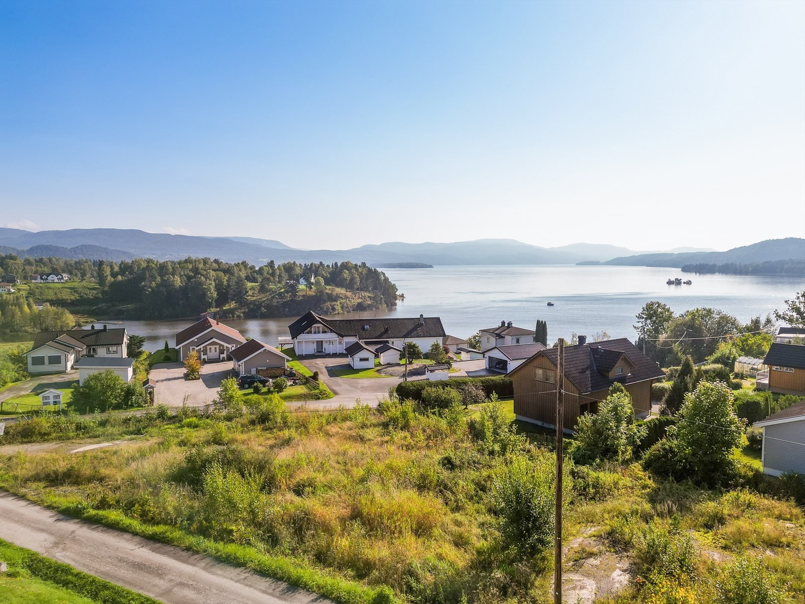 Bygg boligdrømmen på en stor, eiet boligtomt på ca. 1453 kvm med fantastisk utsikt mot Norsjø og kort avstand til Ulefoss sentrum. Galleribilde