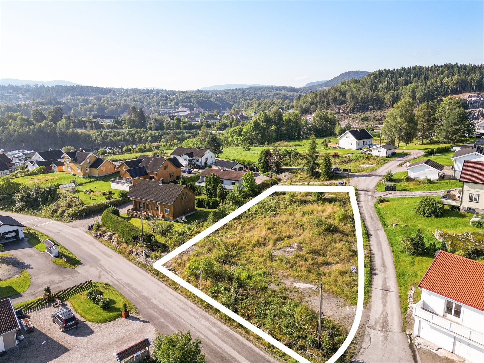 Byggeklar eiertomt med flott beliggenhet og kort avstand til sentrum. Utsikt til Norsjø. Galleribilde