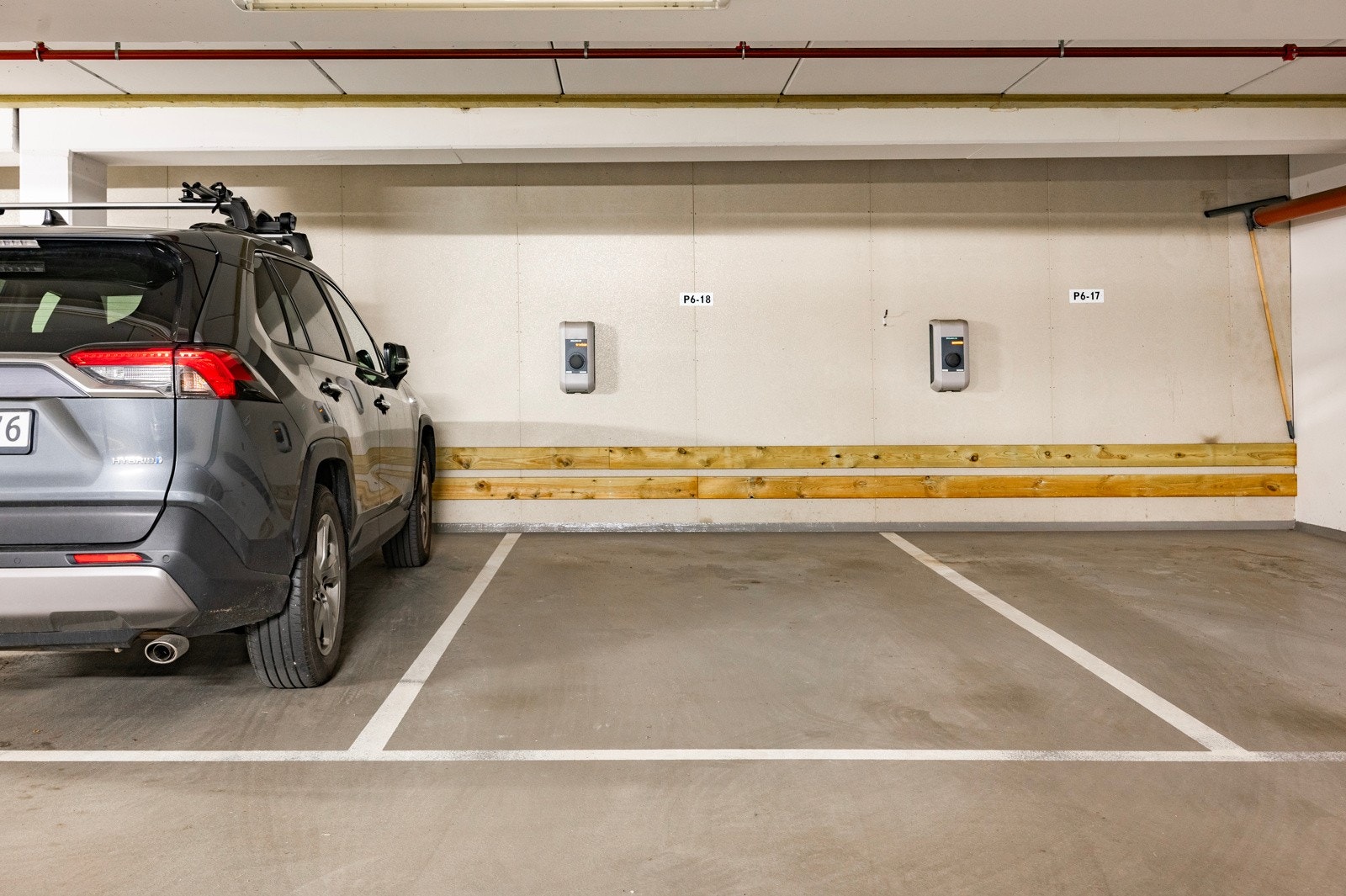 Kjøper gis opsjon på kjøp av garasjeplass med EL-billader i oppvarmet garasjeanlegg. Galleribilde