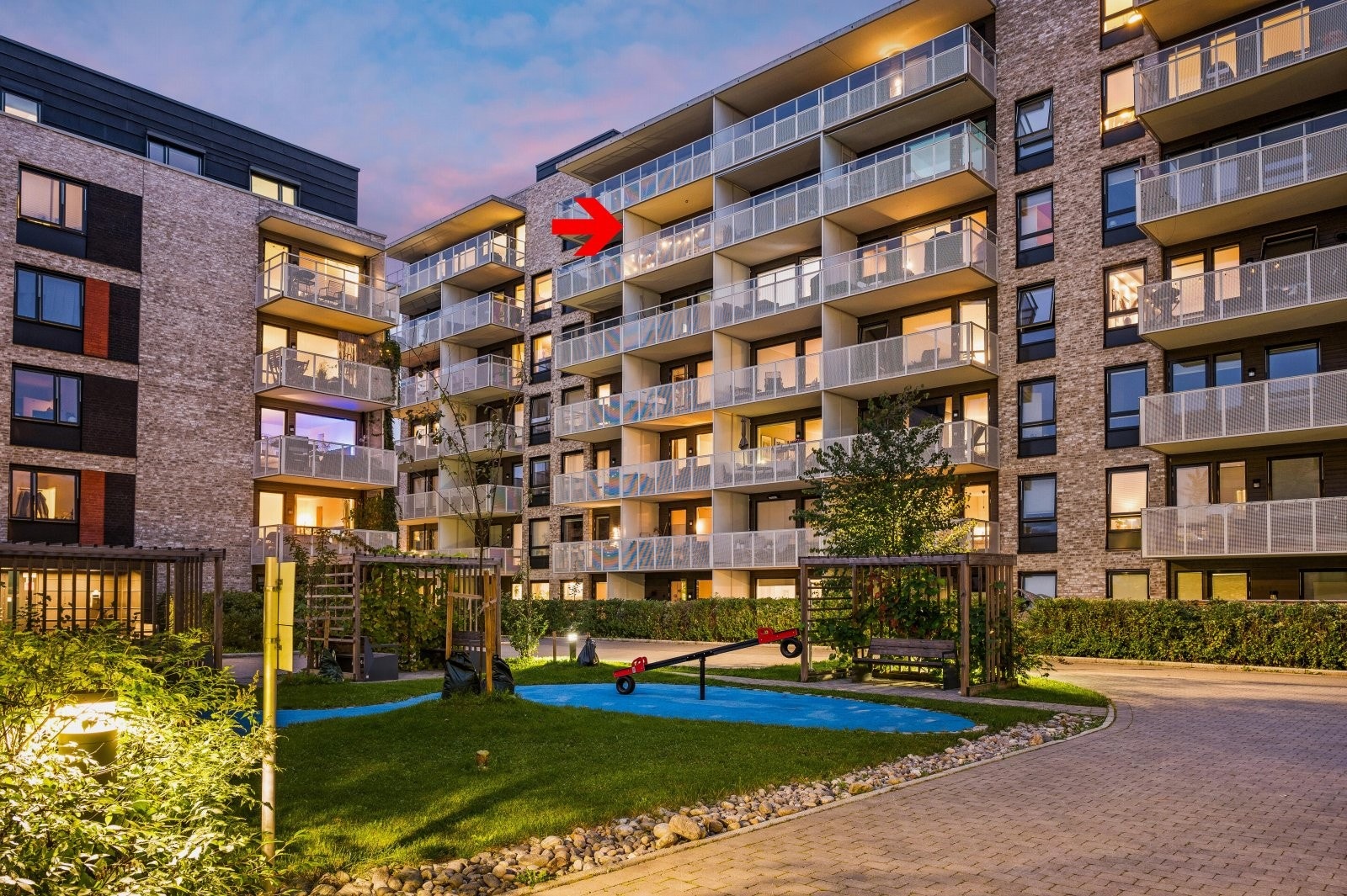 Boligen ligger i 6. etasje med trappefri adkomst via heis. Galleribilde