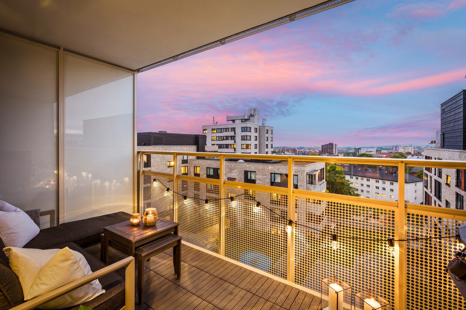 Høyt og fritt beliggende i byggets 6. etasje uten innsyn. Galleribilde