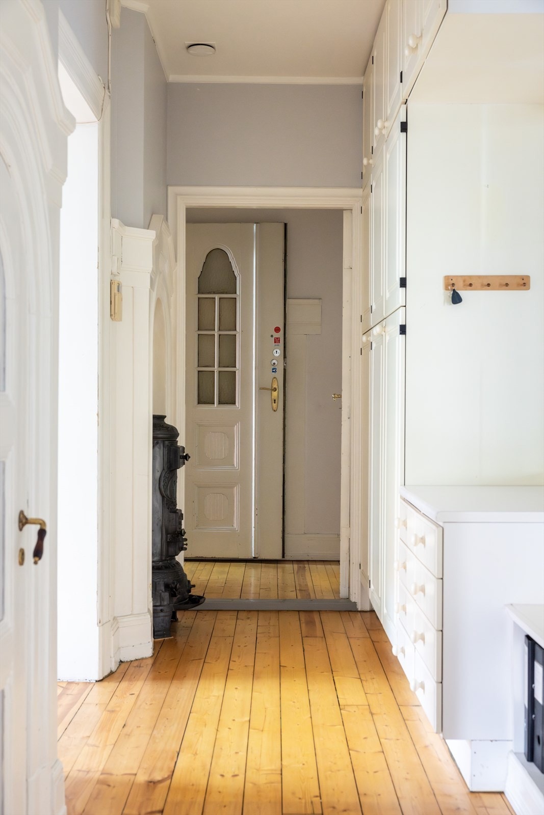 - God plass til sko og yttertøy - Galleribilde