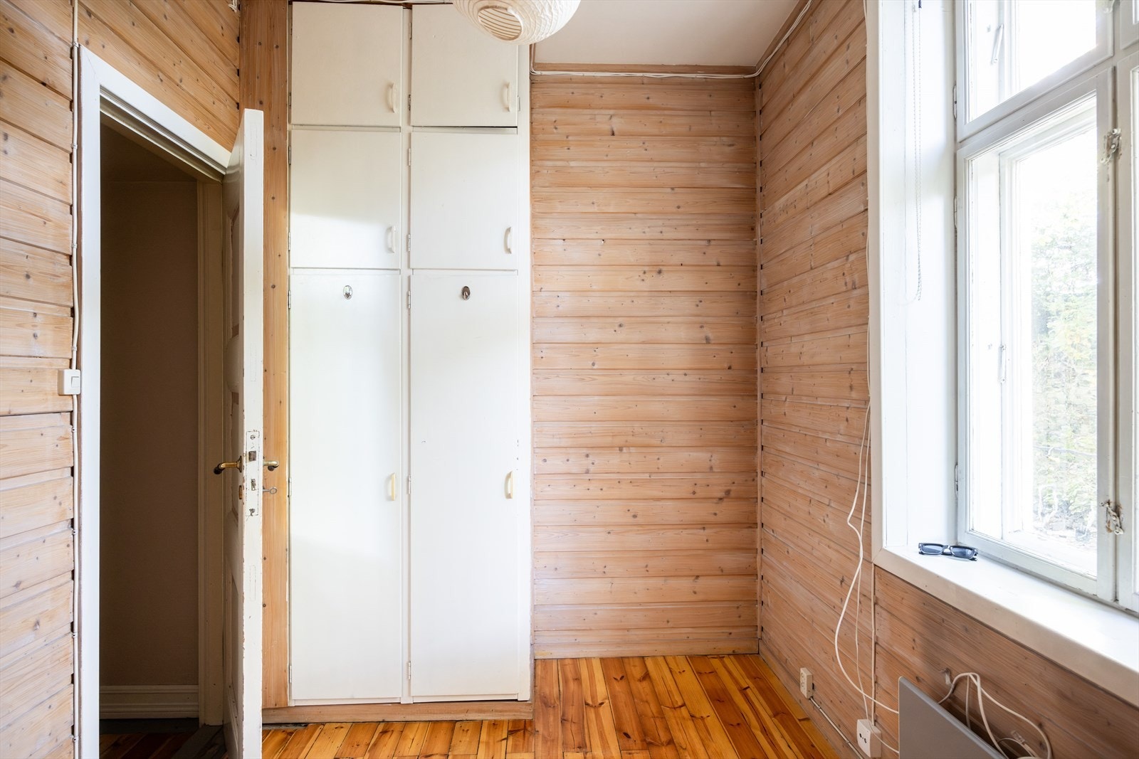 - Plass til seng og garderobeløsning - Galleribilde