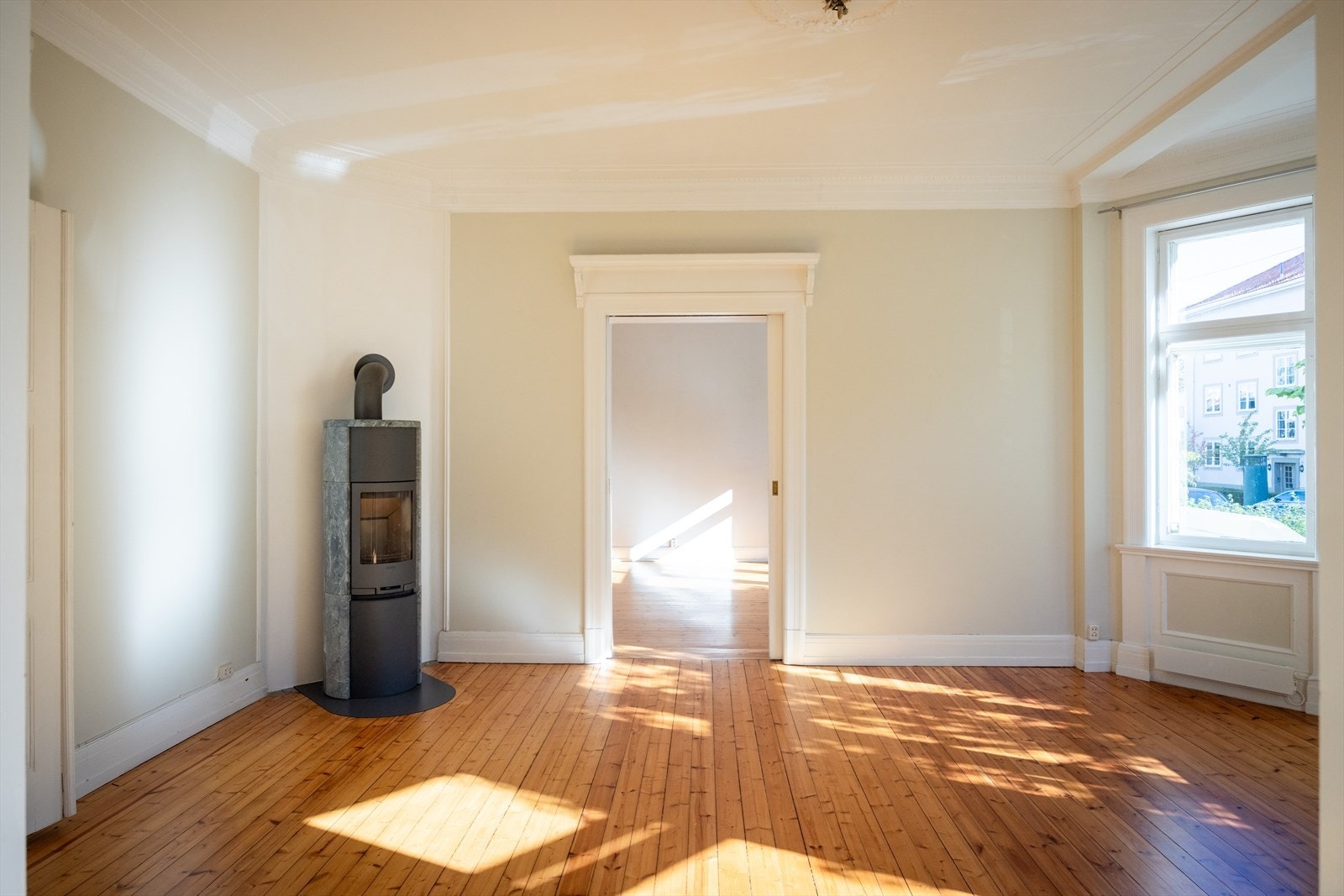 - Leiligheten er et oppussingsobjekt med masse potensial. Her kan du skape din egen drømmeleilighet! - Galleribilde