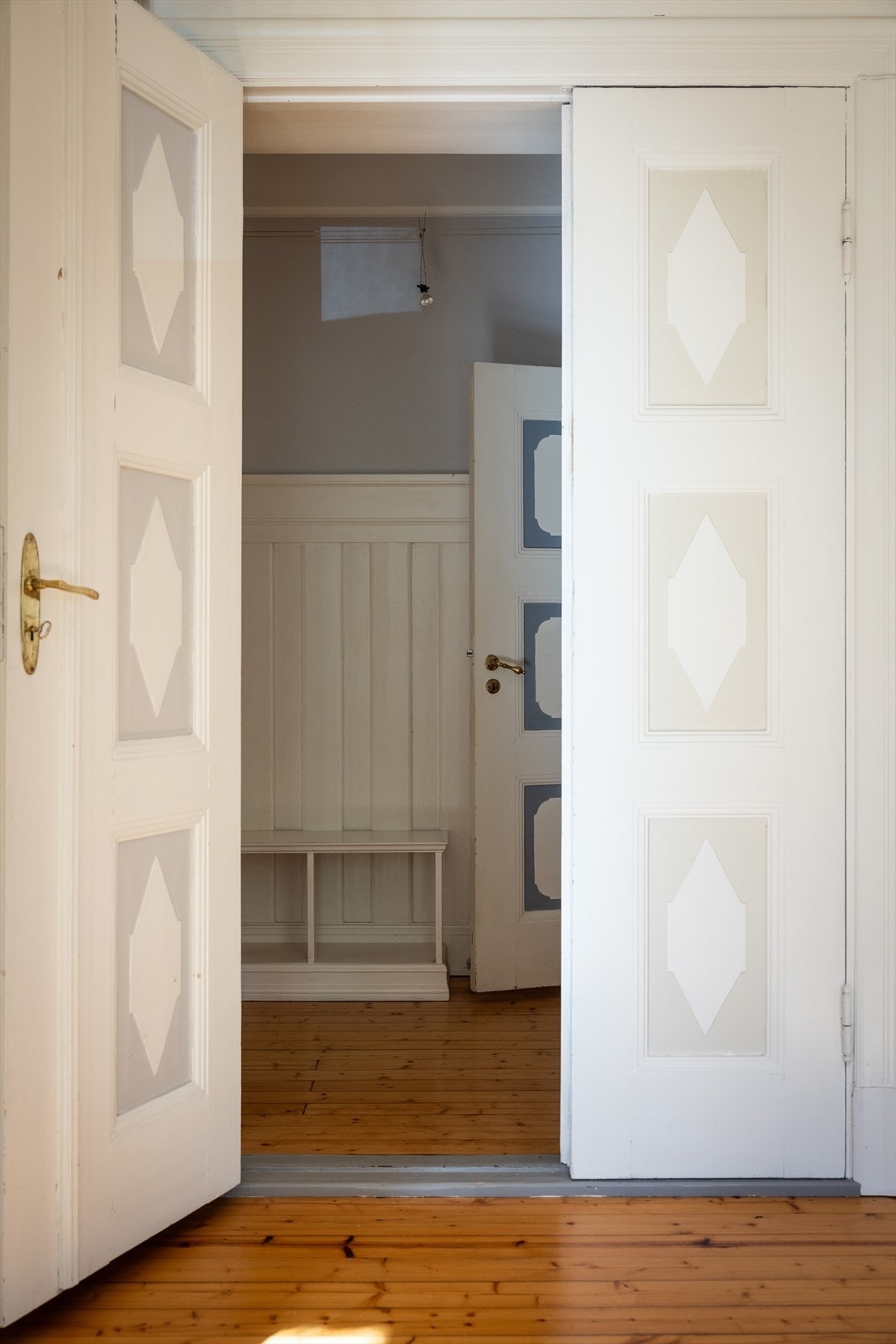 - Lekre, doble fløydører med klassisk preg - Galleribilde