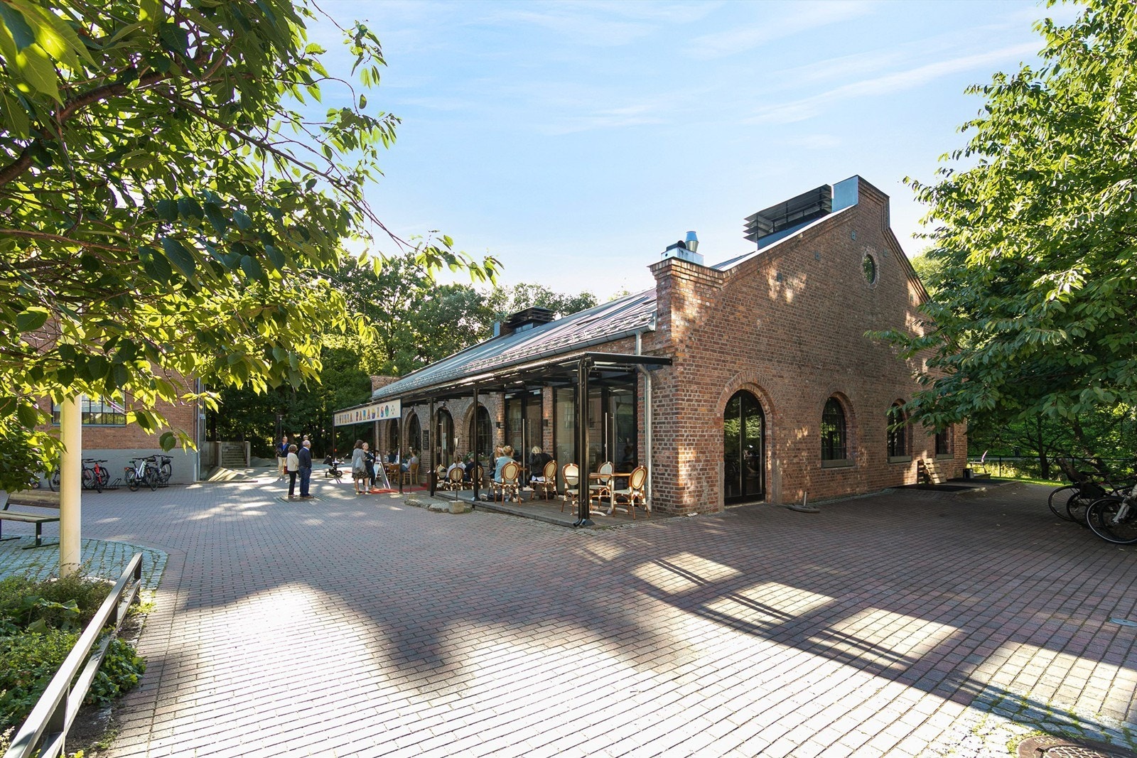Populære Villa Paradiso, Cafe Inferno og det Andre Theatret ligger inne på området Lilleborg Galleribilde