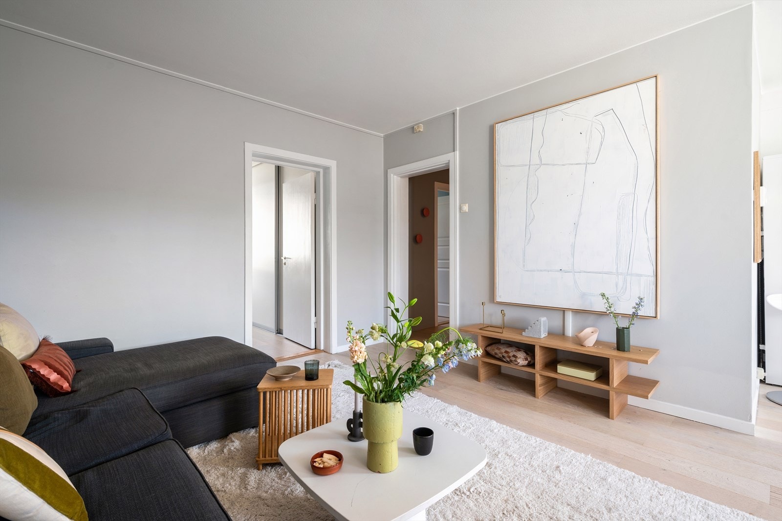 Felleskostnader per måned er på 5 765,- og inkluderer blant annet fyring, som igjen sørger for lave boutgifter. Galleribilde