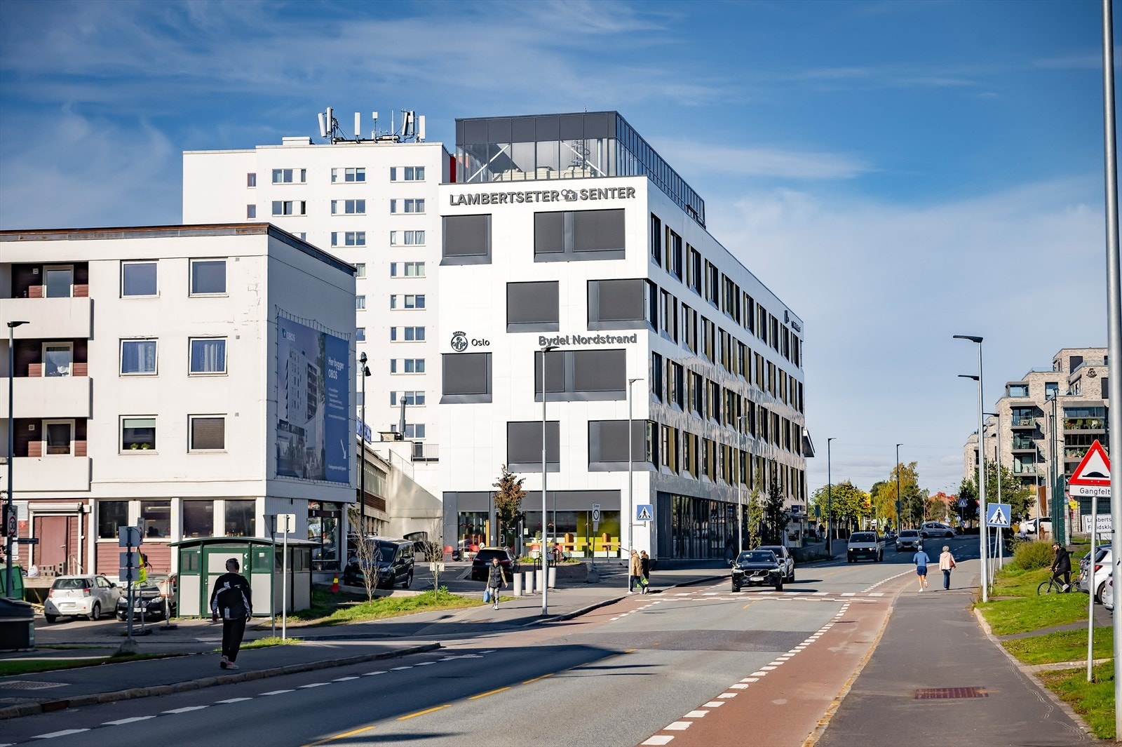 På Lambertseter senter finner du blant annet apotek, vinmonopol og diverse serveringssteder. Galleribilde