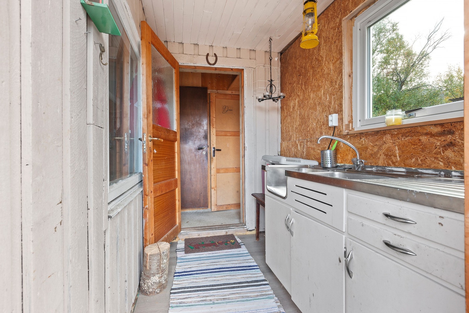 Inngangsparti. Her er det lagt vannledning med sommervann. Galleribilde