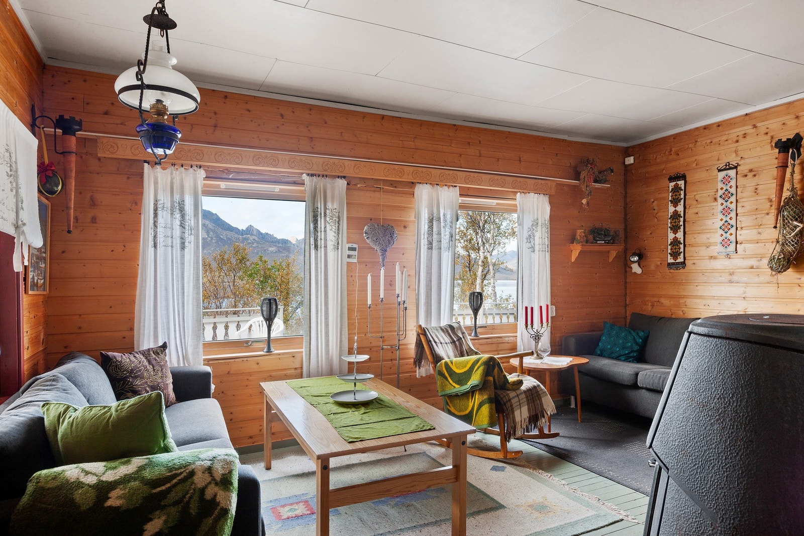 Vedovn til oppvarming av hytten. Galleribilde