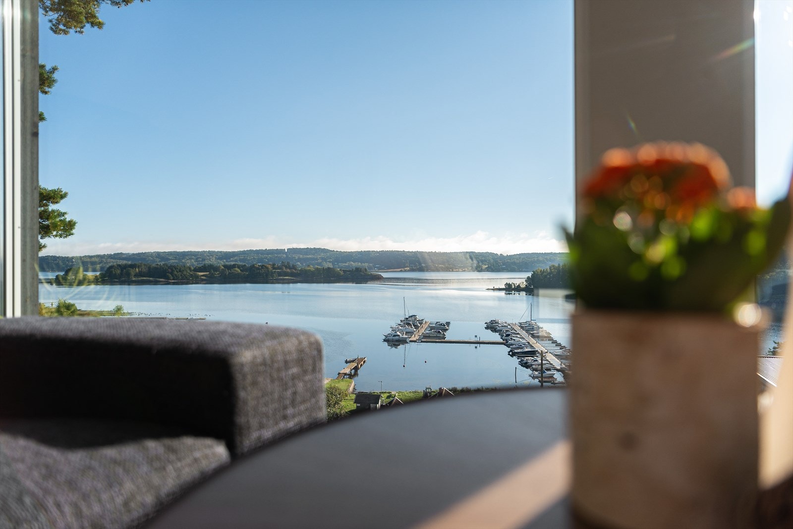 Fra stuen er utsikten imponerende og misunnelsesverdig. Galleribilde