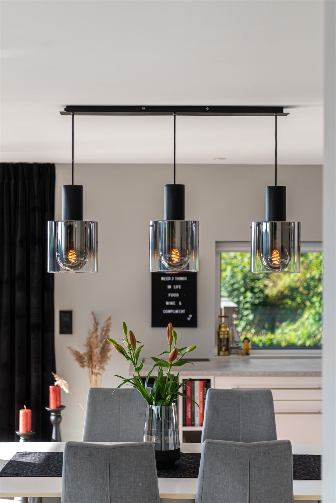 Boligen er moderne og delikat innredet med stiltilpasset og gjennomtenkt eksteriør og interiør. Galleribilde