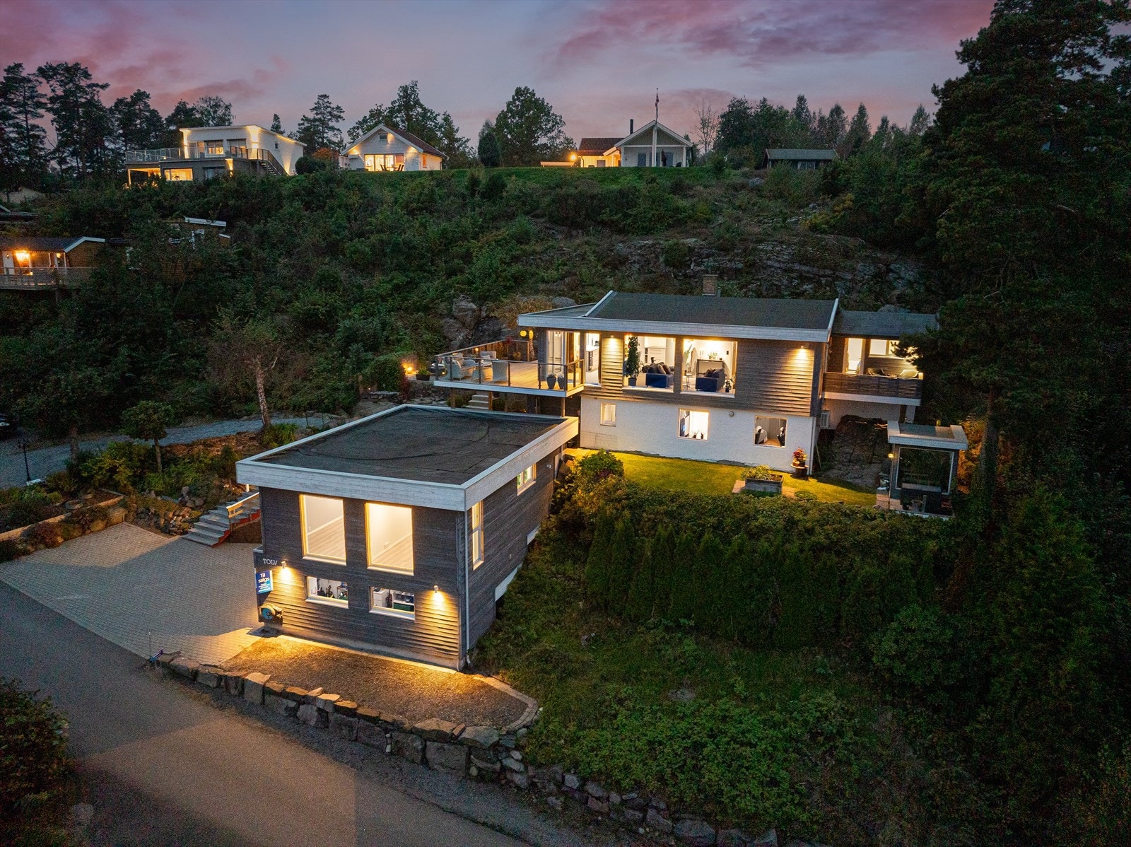 Høytliggende fritidsbolig i naturskjønne og usjenerte omgivelser. Galleribilde