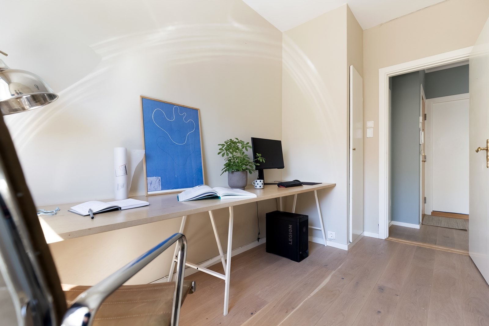 Merk innebygd skap på kontor Galleribilde