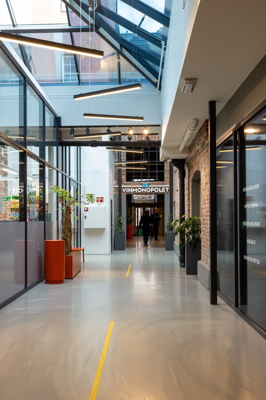 Her er bla. Kiwi og vinmonopolet. Galleribilde