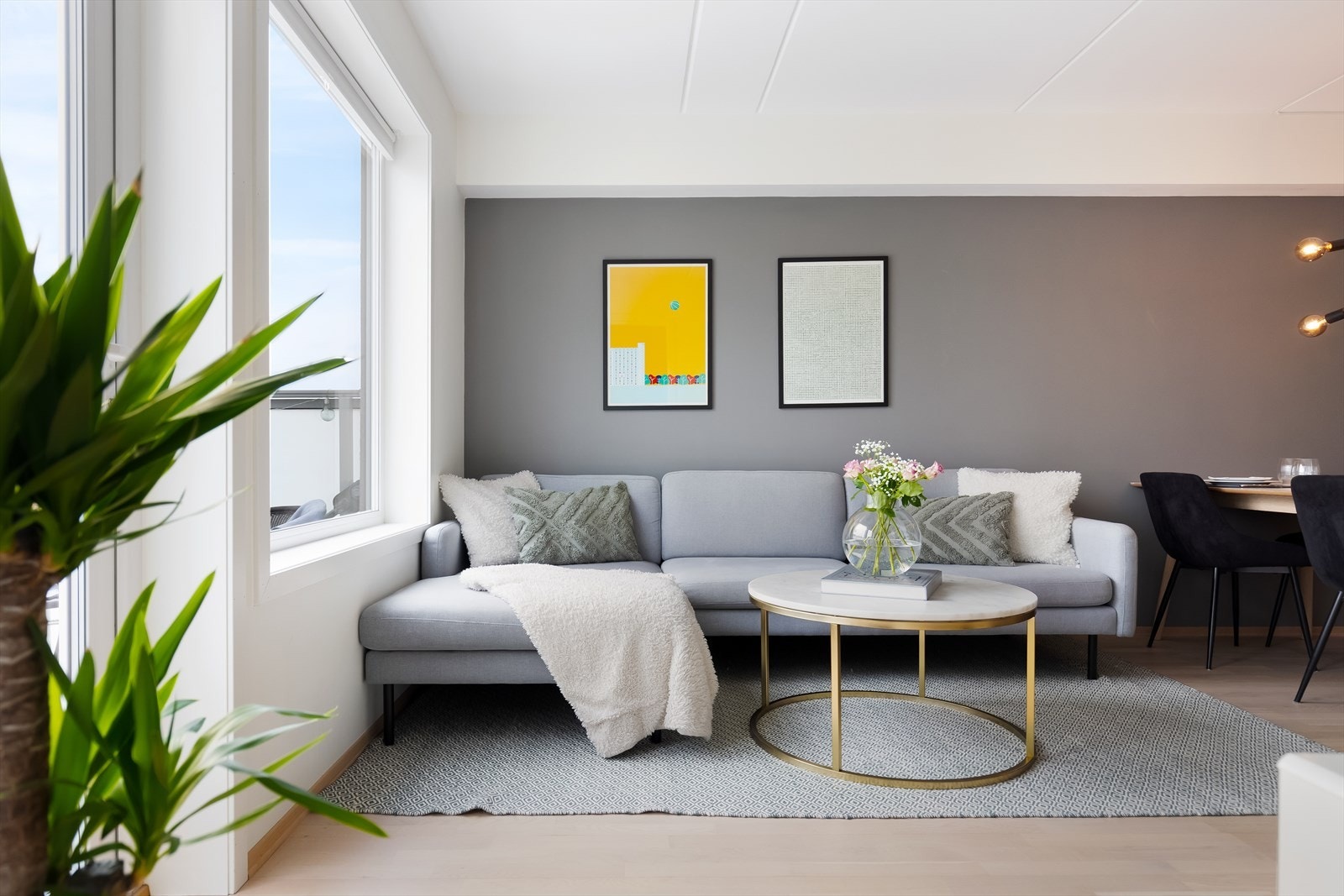 Bygget ble oppført i 2018. Her har du bla. vannbåren varme i alle gulv med tilknytning fjernvarme. Elektriske varmekabler på bad. Galleribilde