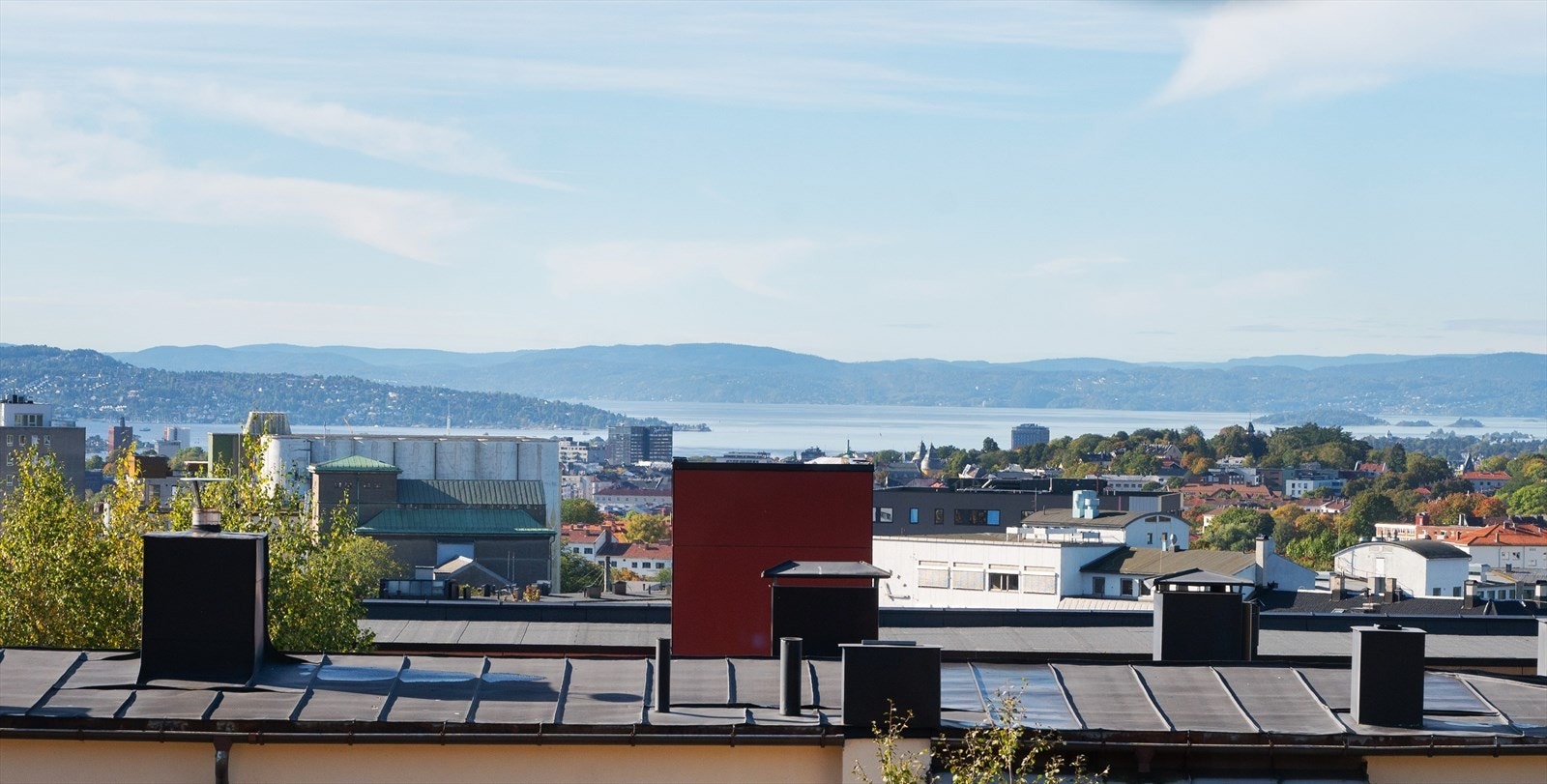 Utsikt fra balkong, stue og kjøkken Galleribilde