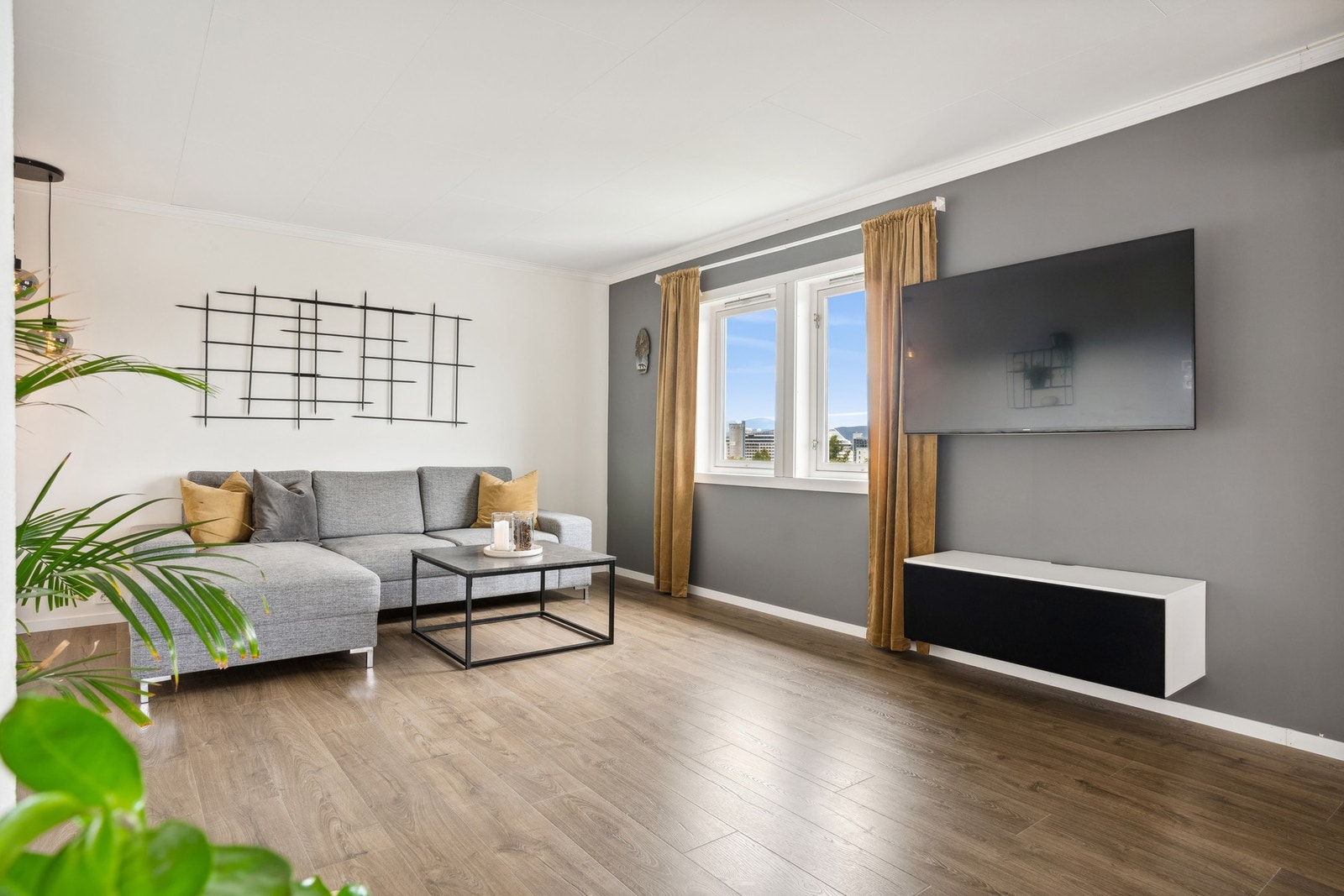 Gjennomgående for boligen er delikate farge og materialvalg. Galleribilde