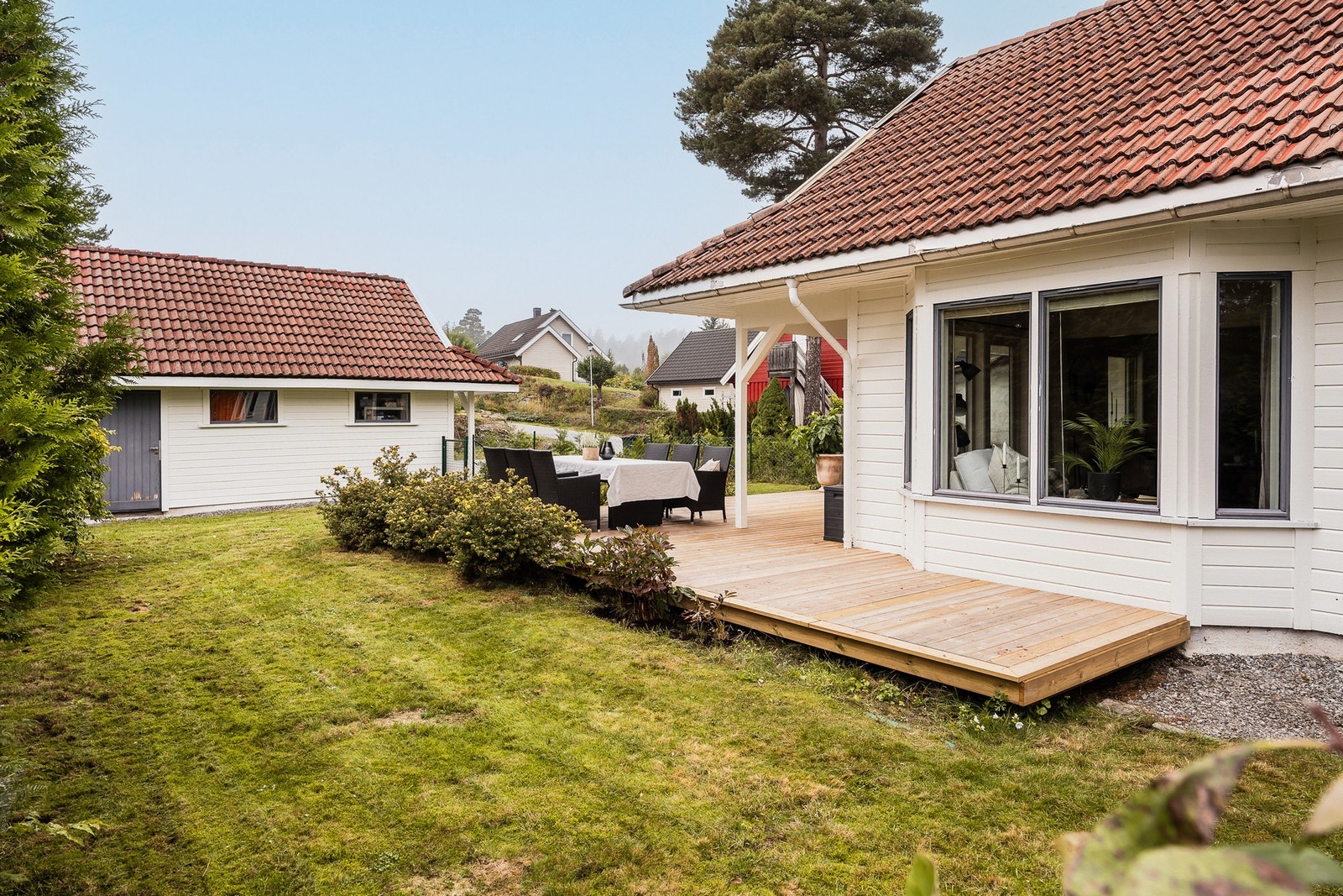 Den deilige terrassen er oppgradert med nytt dekke i senere tid. Galleribilde