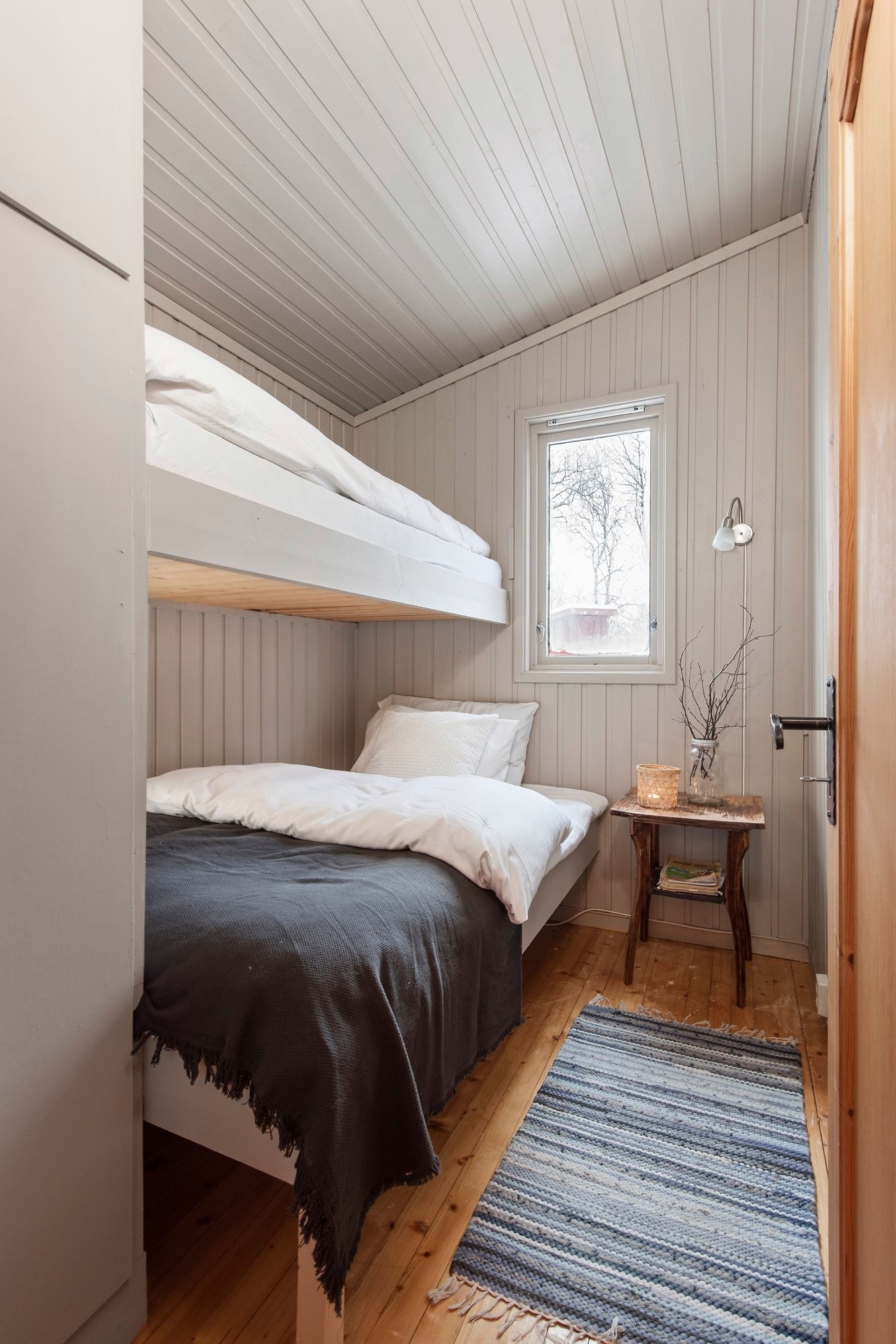 Soverom 1 med 3 sengeplasser og innebygd skap. Galleribilde