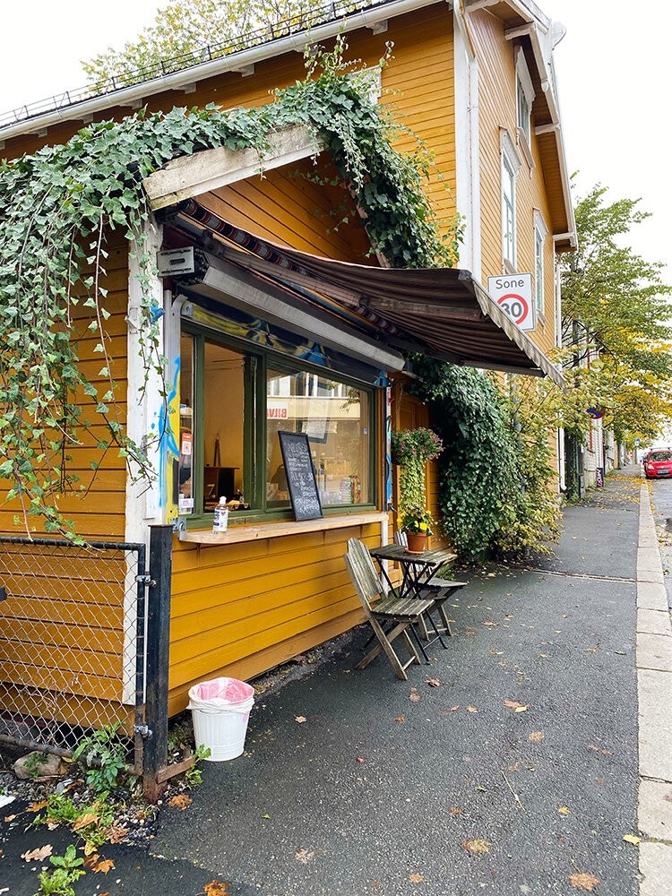 Rosenhoff kiosk ligger like ved - Nydelig pizza! Galleribilde