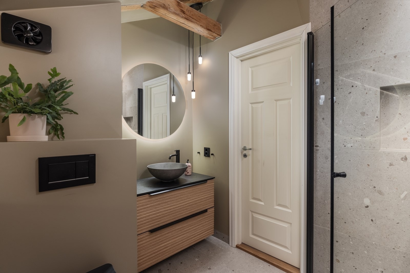 Avtrekk med elektrisk vifte. Galleribilde