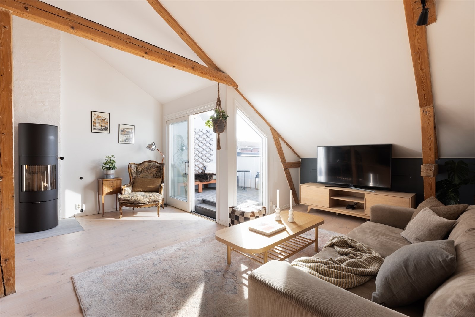 Ny peisovn fra 2021 som bidrar til godt med varme mot kjøligere dager. Galleribilde