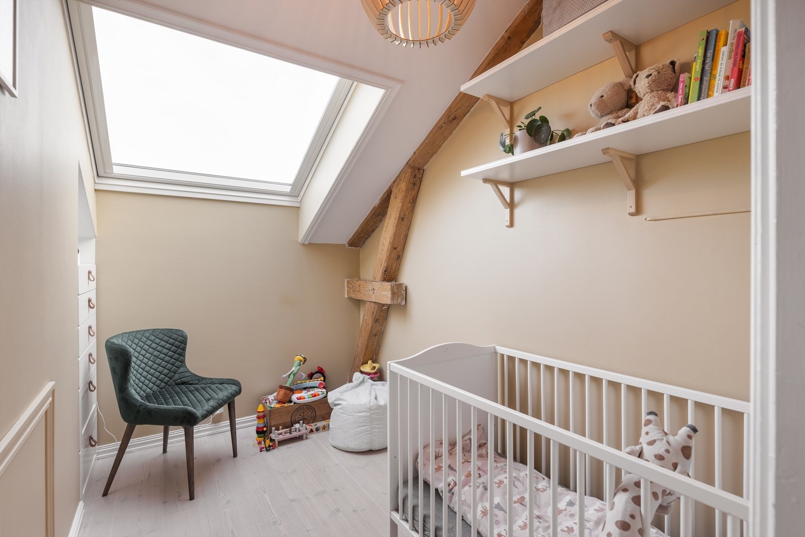 Soverom 2 passer perfekt til barnerom, gjesterom eller kontor. Galleribilde