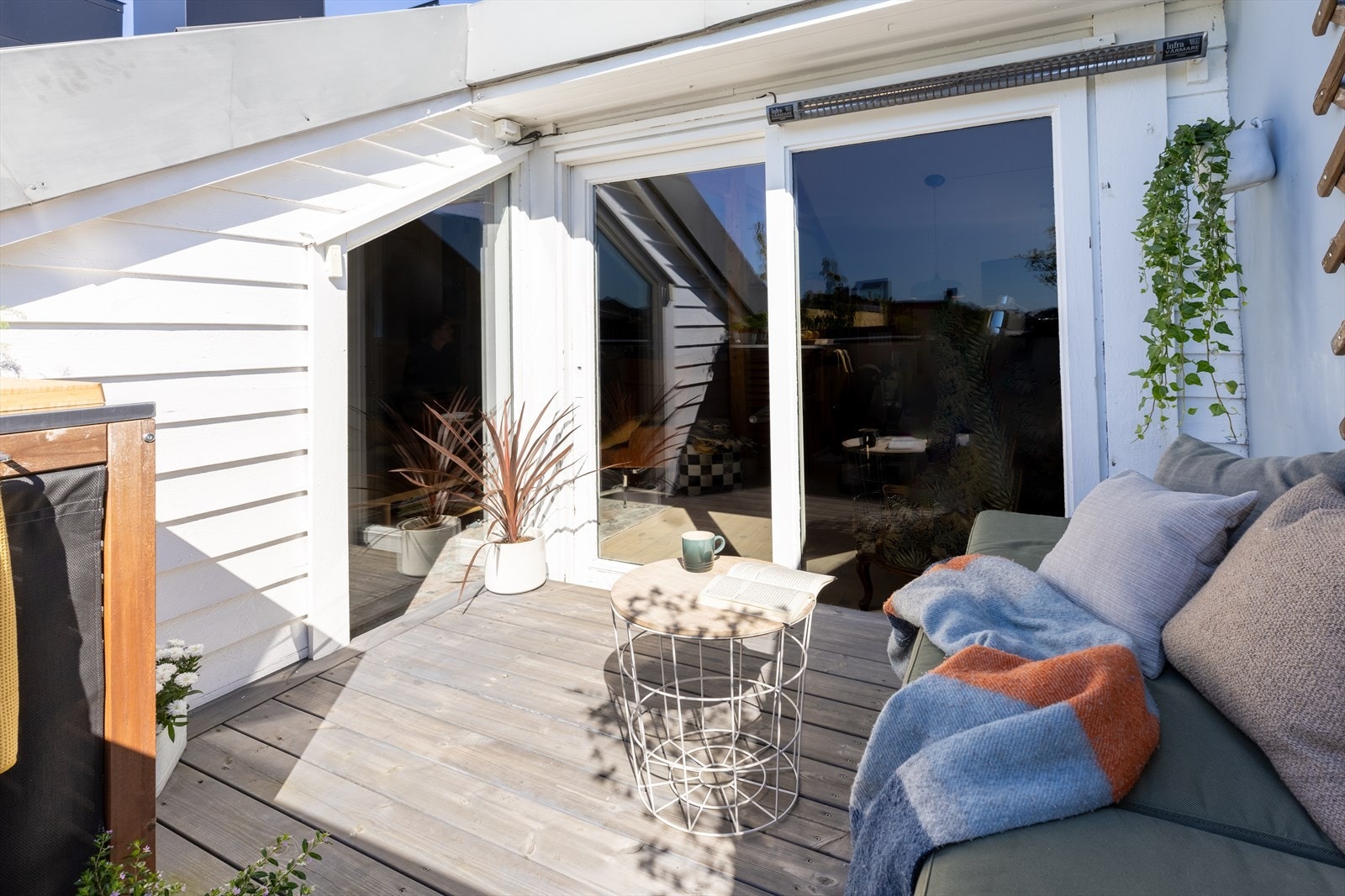 Terrassen er 5,6 m² og er vendt mot sør. Galleribilde