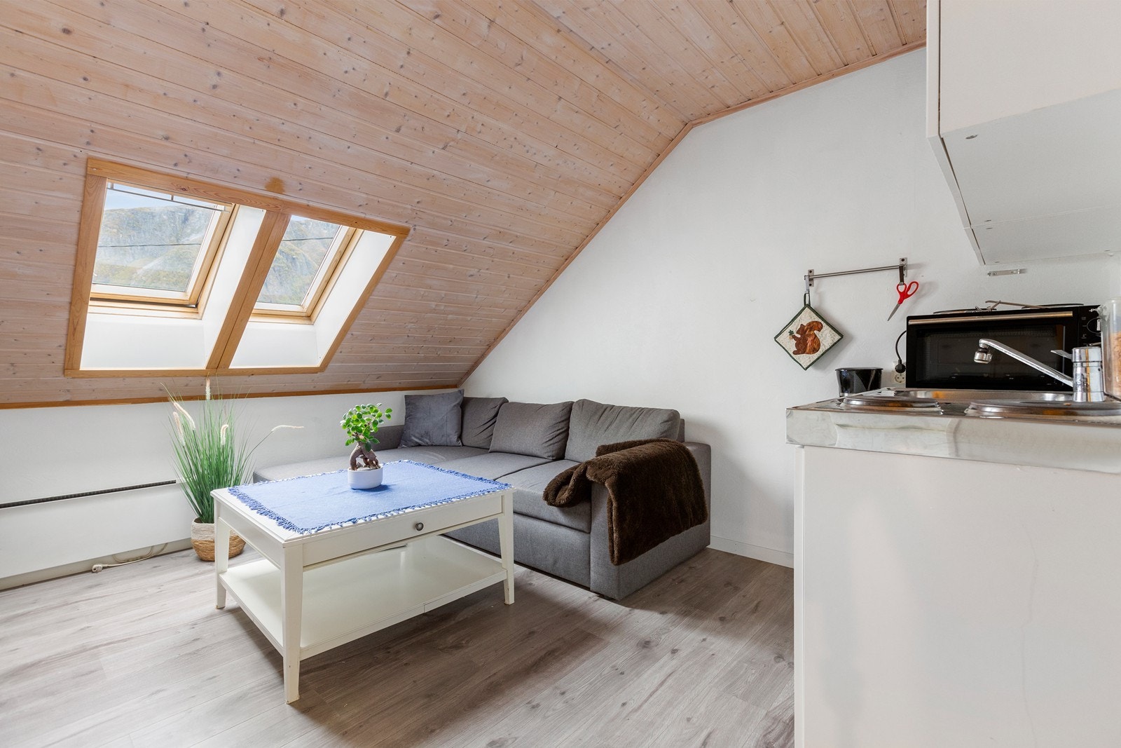 Loftstue med kjøkkenkrok Galleribilde