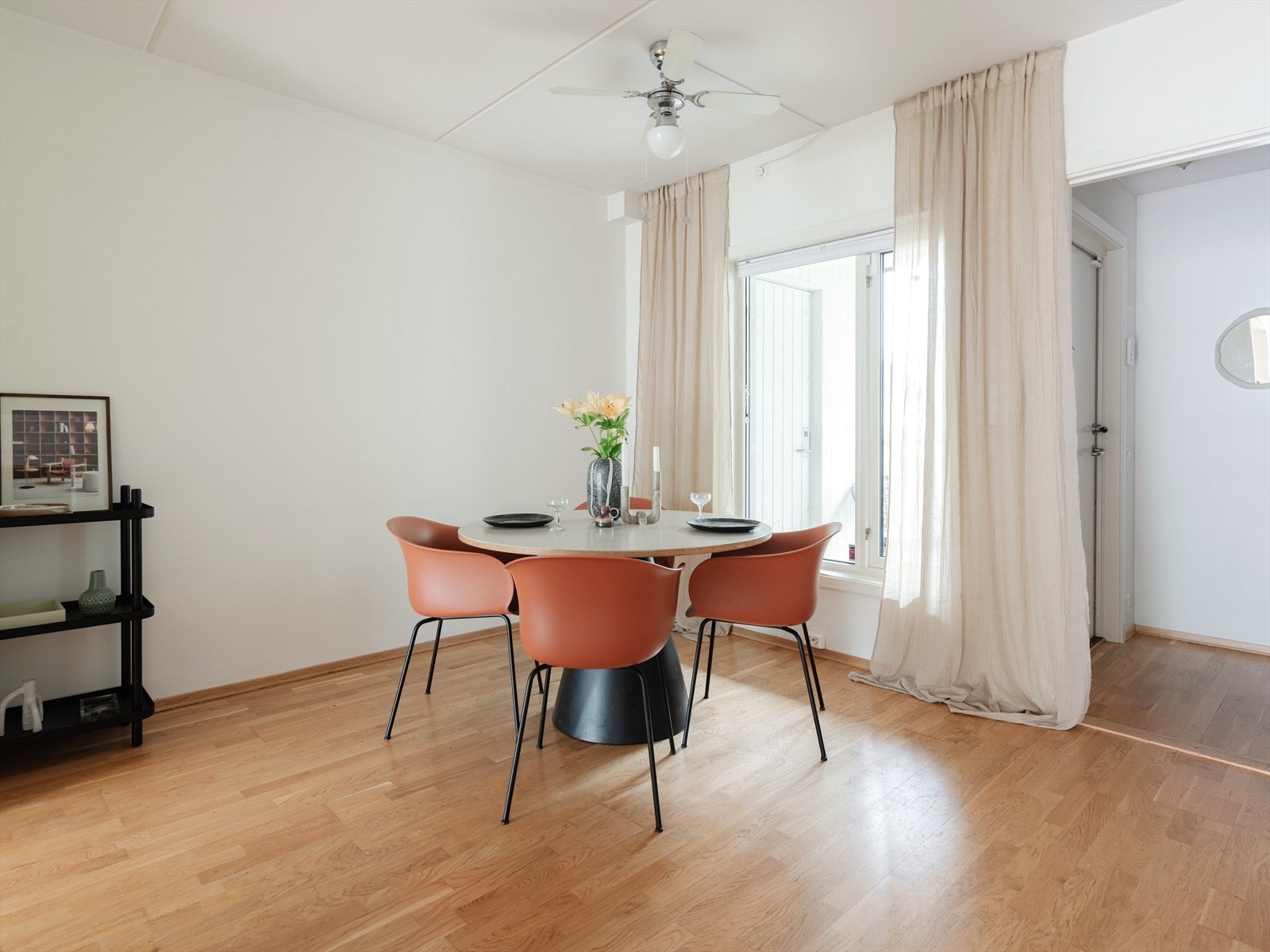 Vannbåren gulvvarme tilkoblet fjernvarmeanlegg. Galleribilde