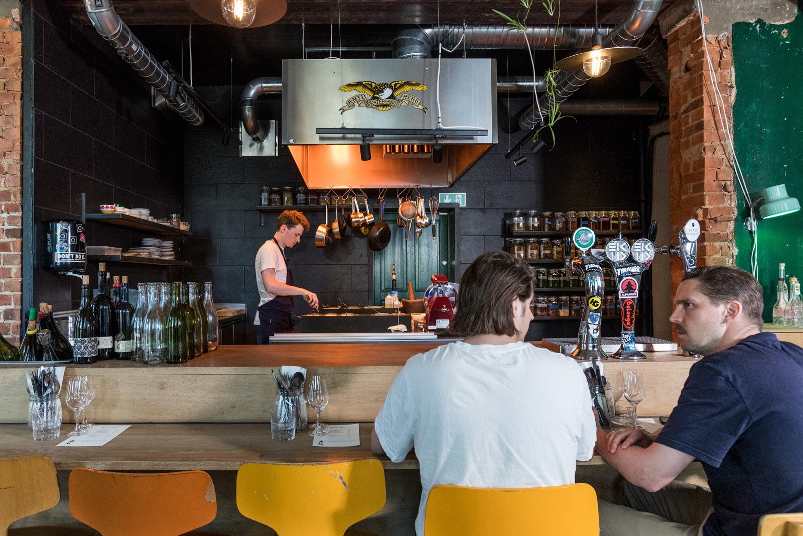 Nærormådet - Populære El Brutus vin og bar på Tøyen. Galleribilde