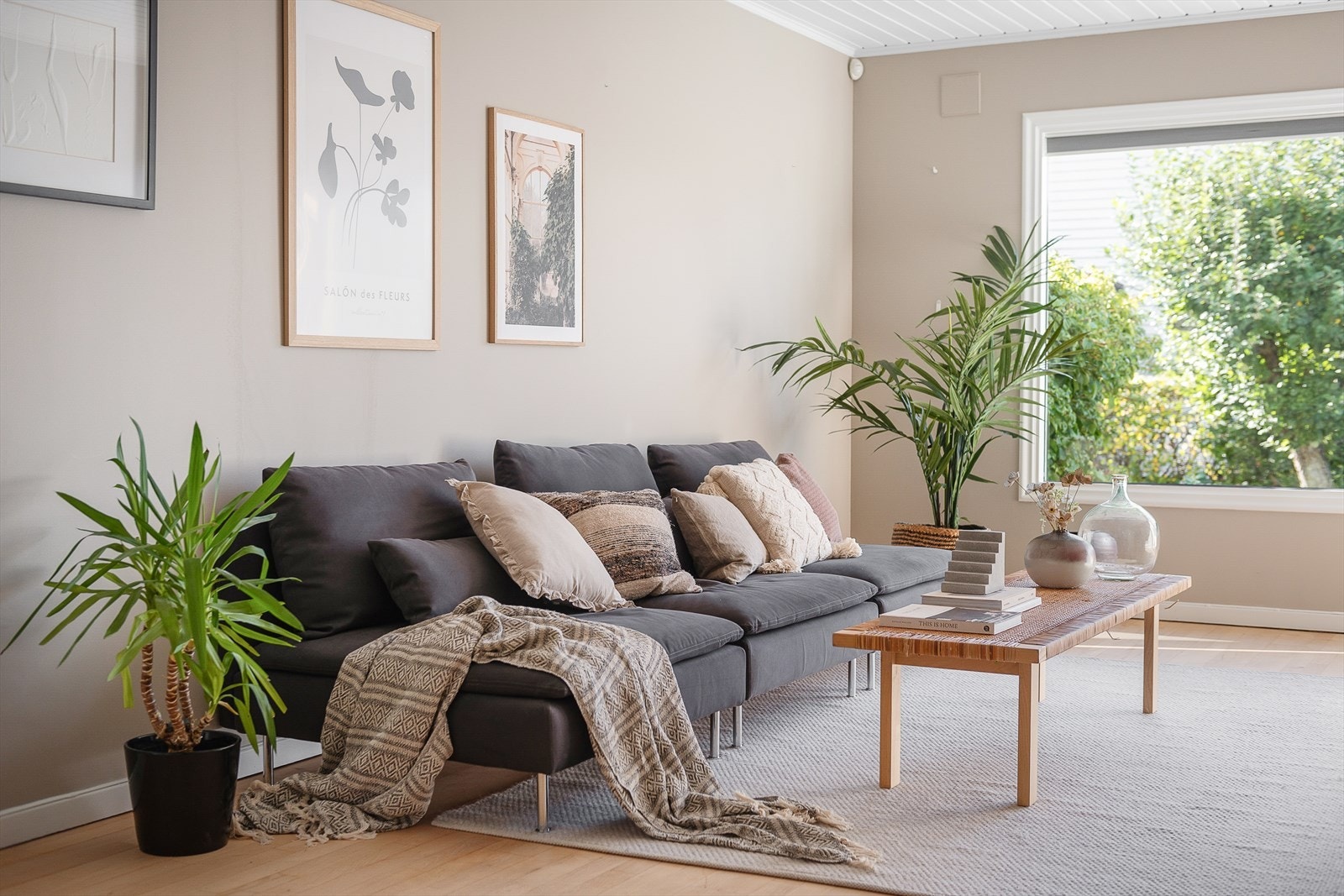 Stuen er enkel å innrede, her finnes det flere innredningsmuligheter. Galleribilde