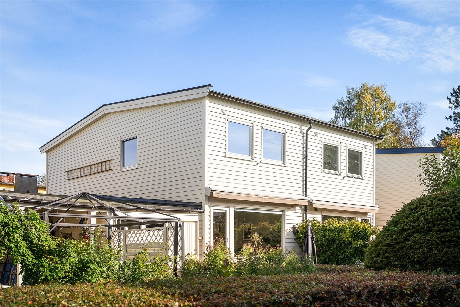 Perfekt familiebolig med 5 soverom, en stor solrik terrasse og hage! Galleribilde