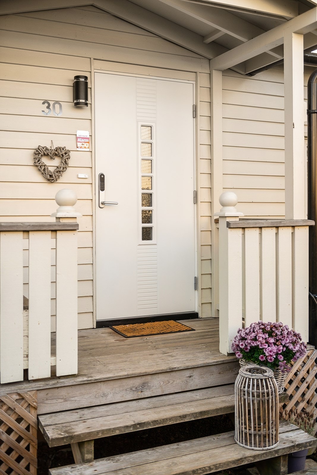 Pent inngangspartiet som gir boligen et godt førsteinntrykk. Galleribilde