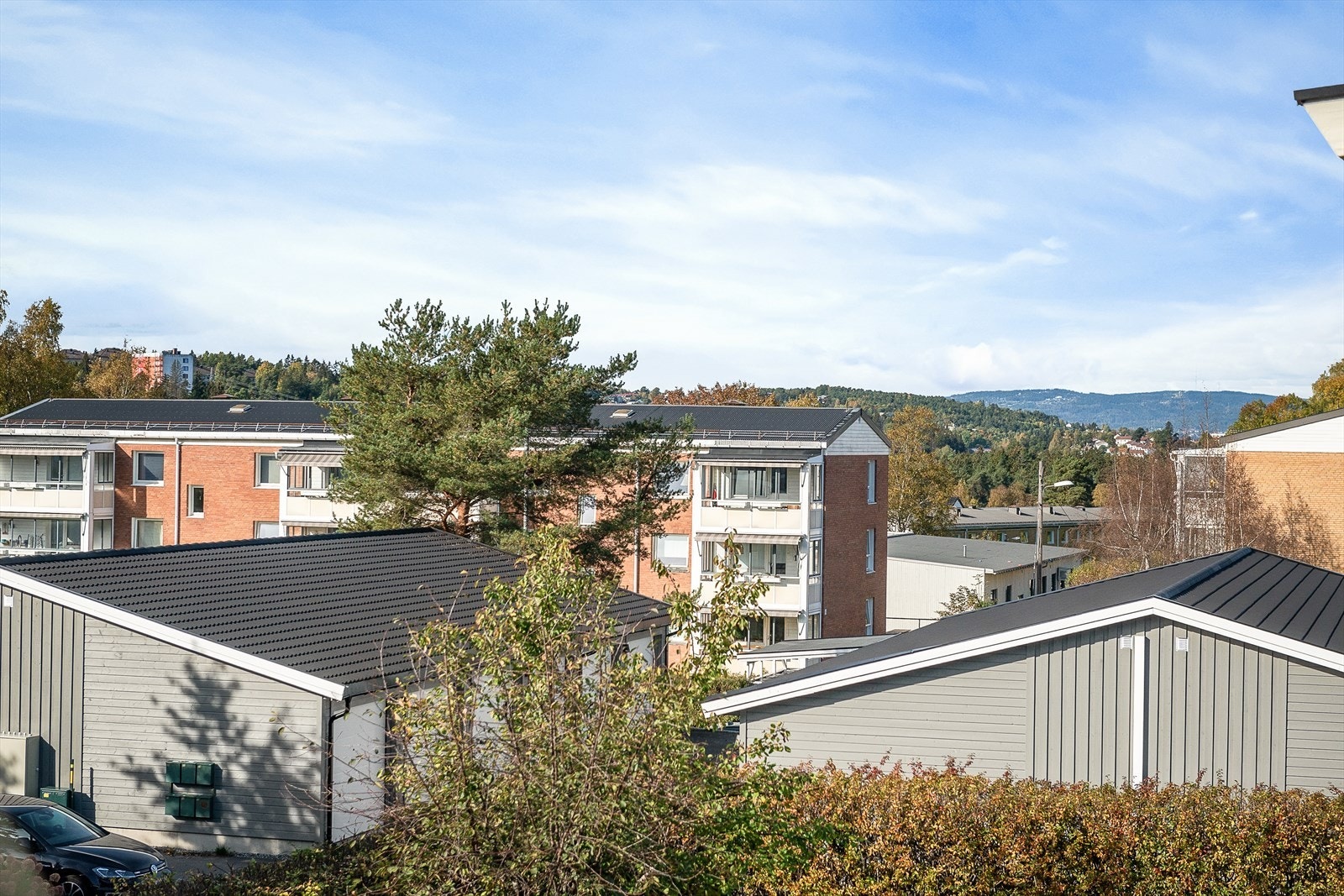 Hyggelig utsyn fra soveromsvinduet. Galleribilde