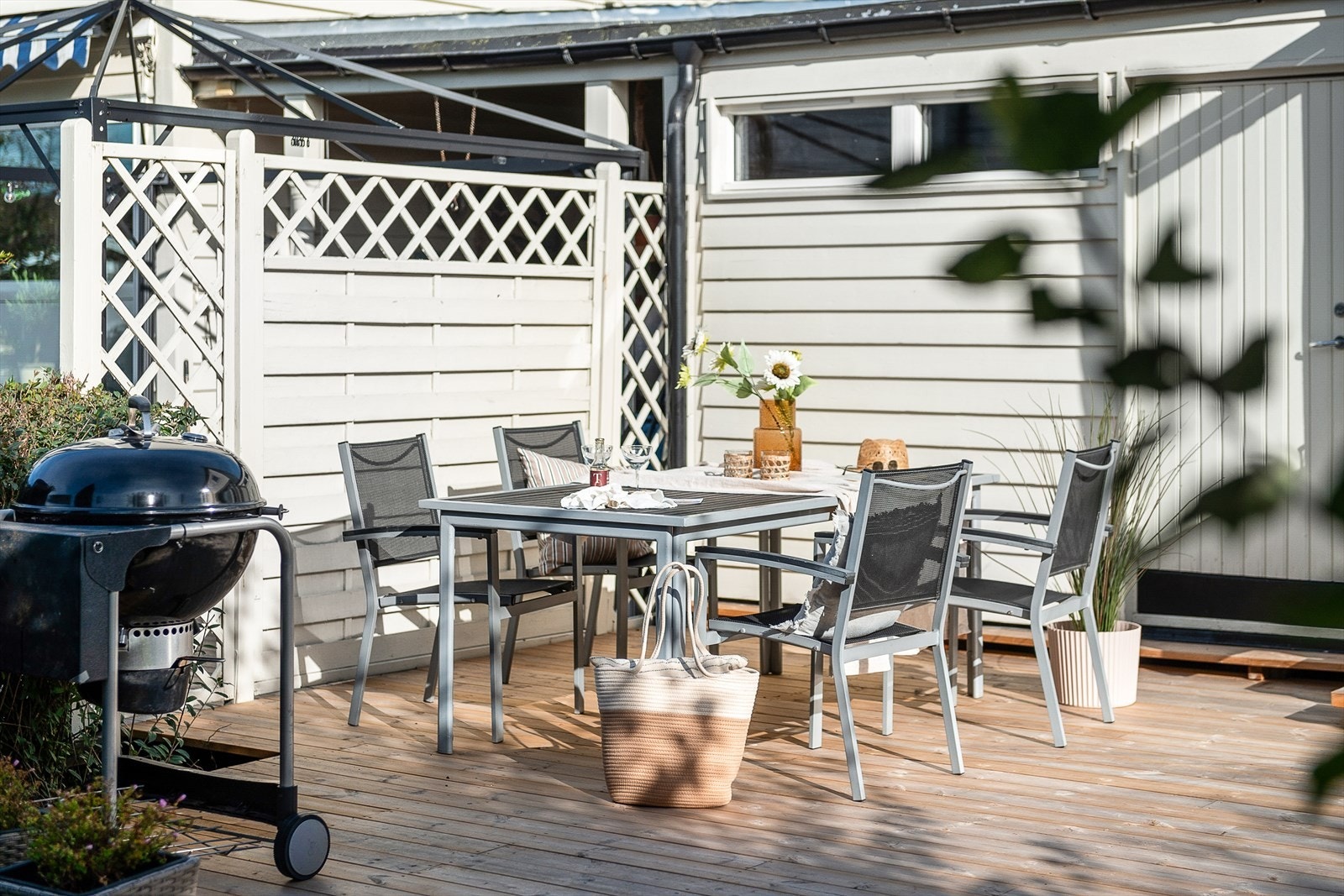 Fra terrassen og vaskerommet er det direkte adkomst til en praktisk bod. Galleribilde