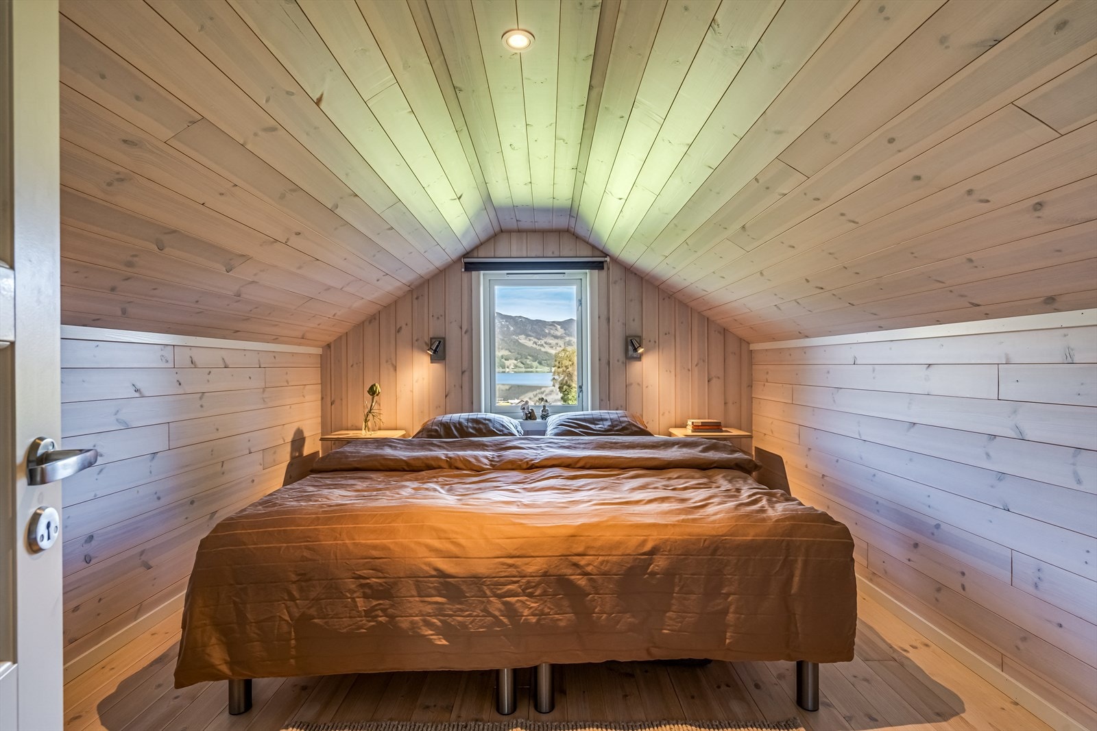 Soverom 1, loftsetg. (Ikke målbart areal/ikke registrert/godkjent hos kommune) Galleribilde