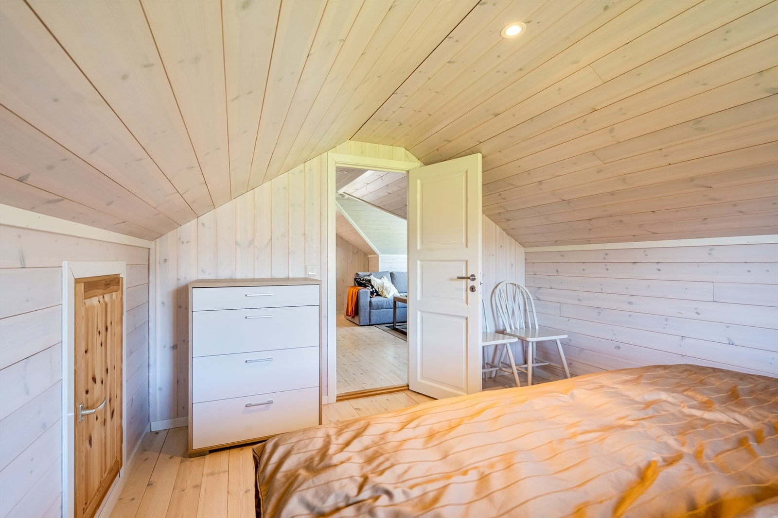 Soverom 2, loftsetg. (Ikke målbart areal/ikke registrert/godkjent hos kommune) Galleribilde