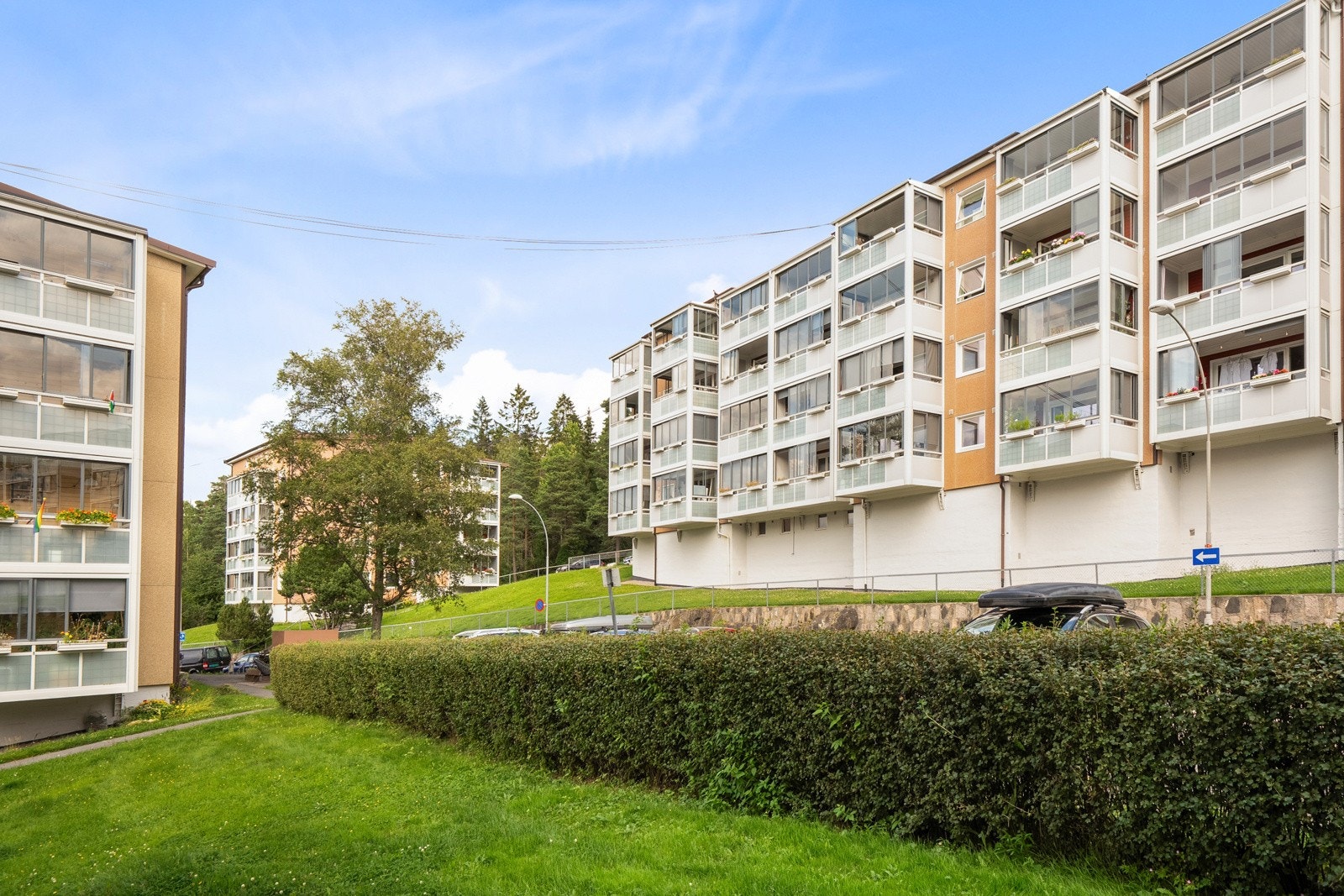 Leiligheten ligger fint plasser i byggets tredje etasje og har adkomst via felles trapperom. Galleribilde