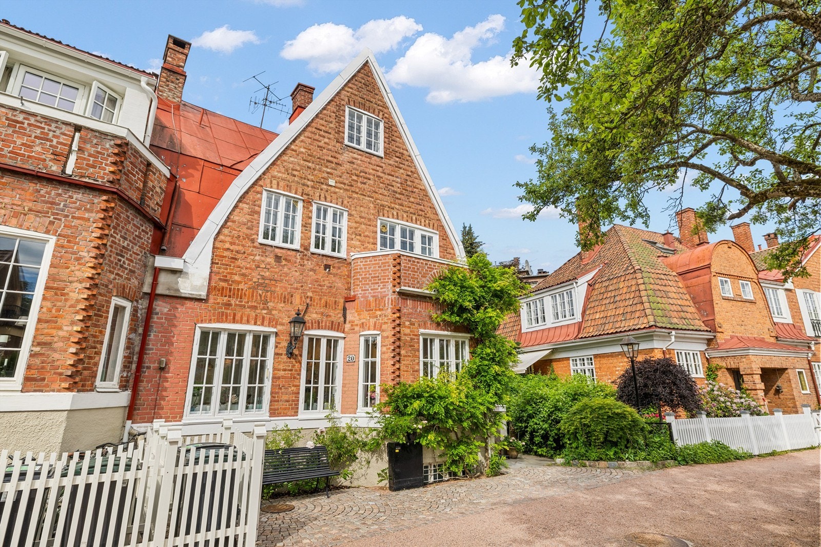 Flott beliggenhet i et lite trafikkskjermet tun et steinkast fra Frogner Parken. Galleribilde