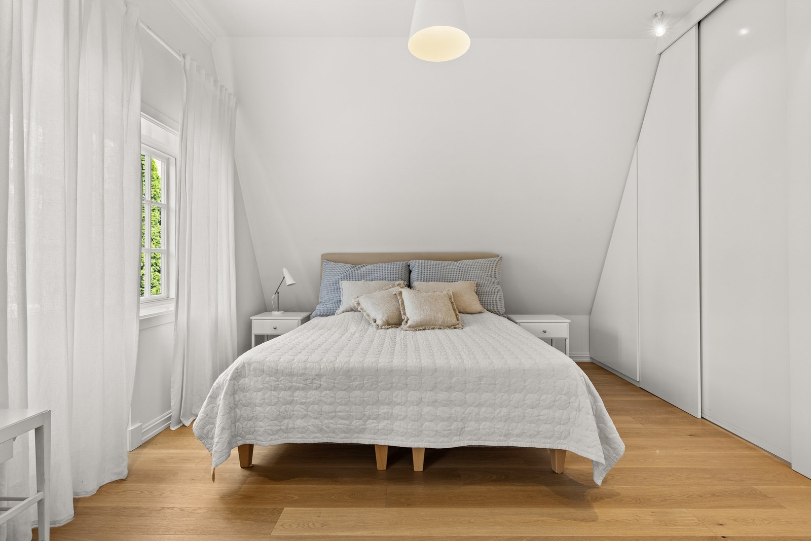 Hovedsoverommet er av god størrelse, og har godt med skapplass. Galleribilde