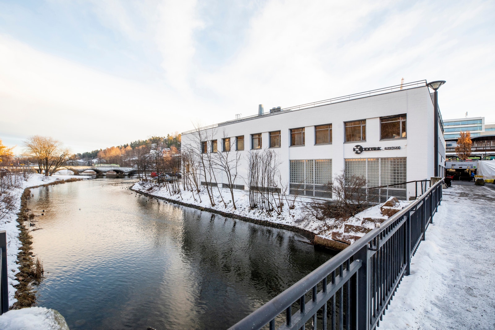 Leif Tronstads plass 7 - rett ved Engervannet. Galleribilde