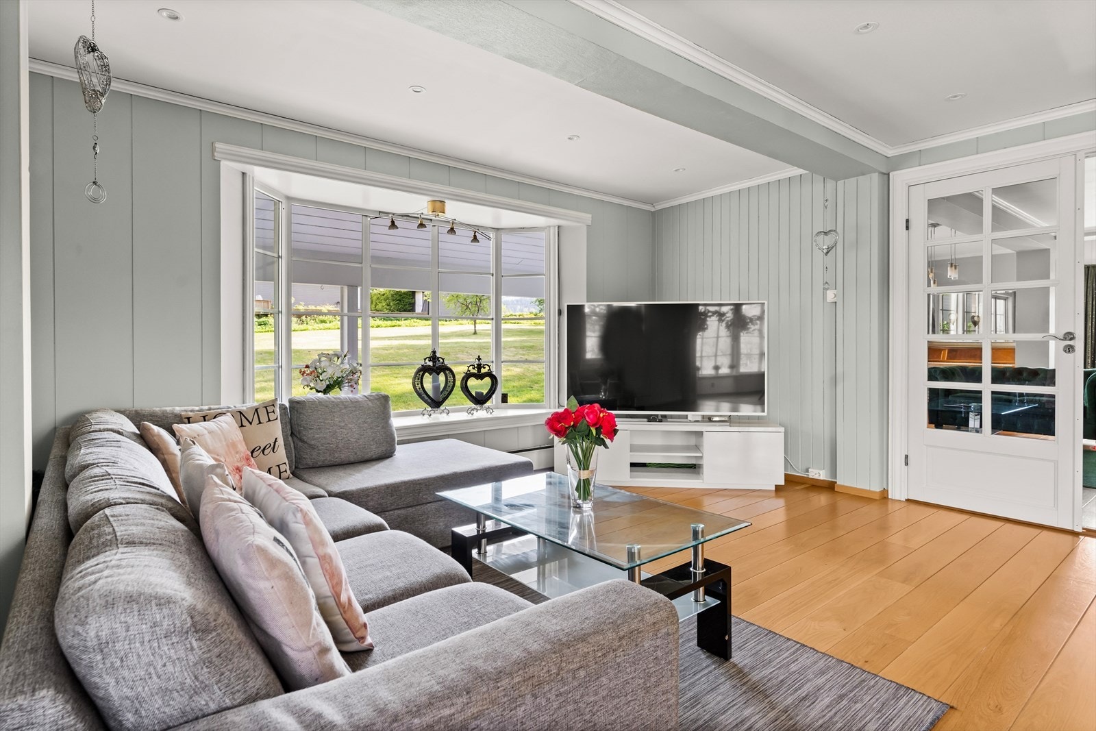 Hver stue har rikelig med plass til sofagrupper og annet møblement. Galleribilde