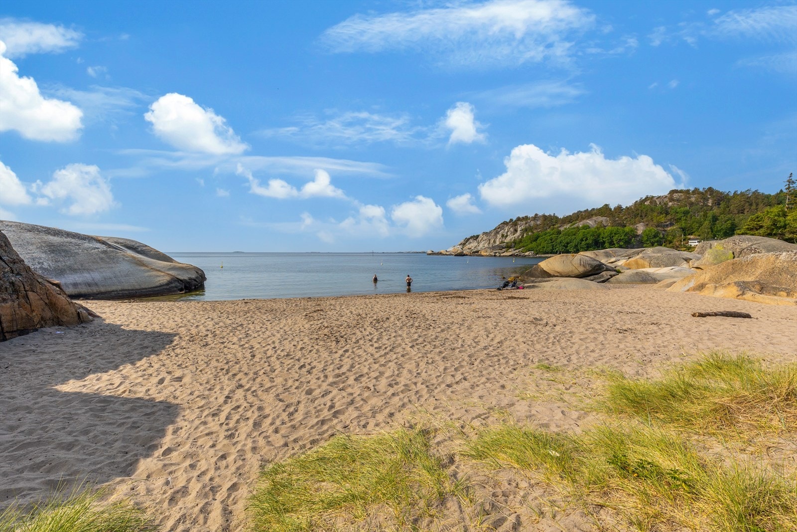 Kort veil til Ula med flotte bademuligheter på langstrakte sandstrender eller svaberg. Galleribilde