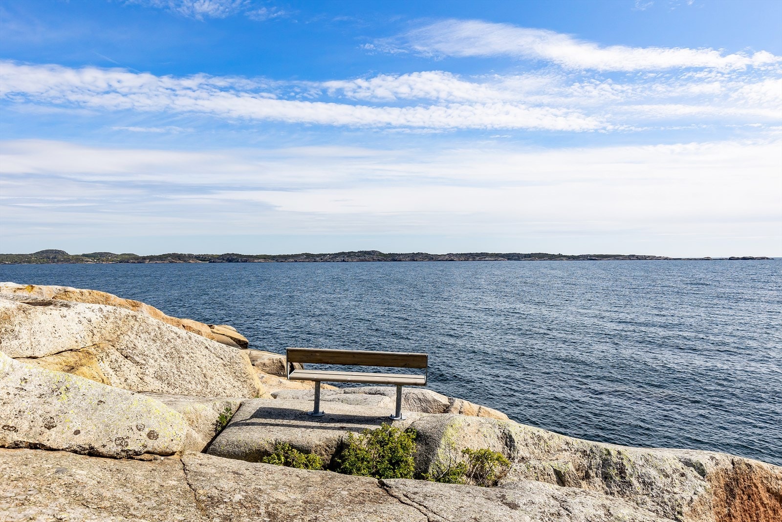 Skjærgården innbyr til sommerhygge med utallige holmer og skjær. Galleribilde
