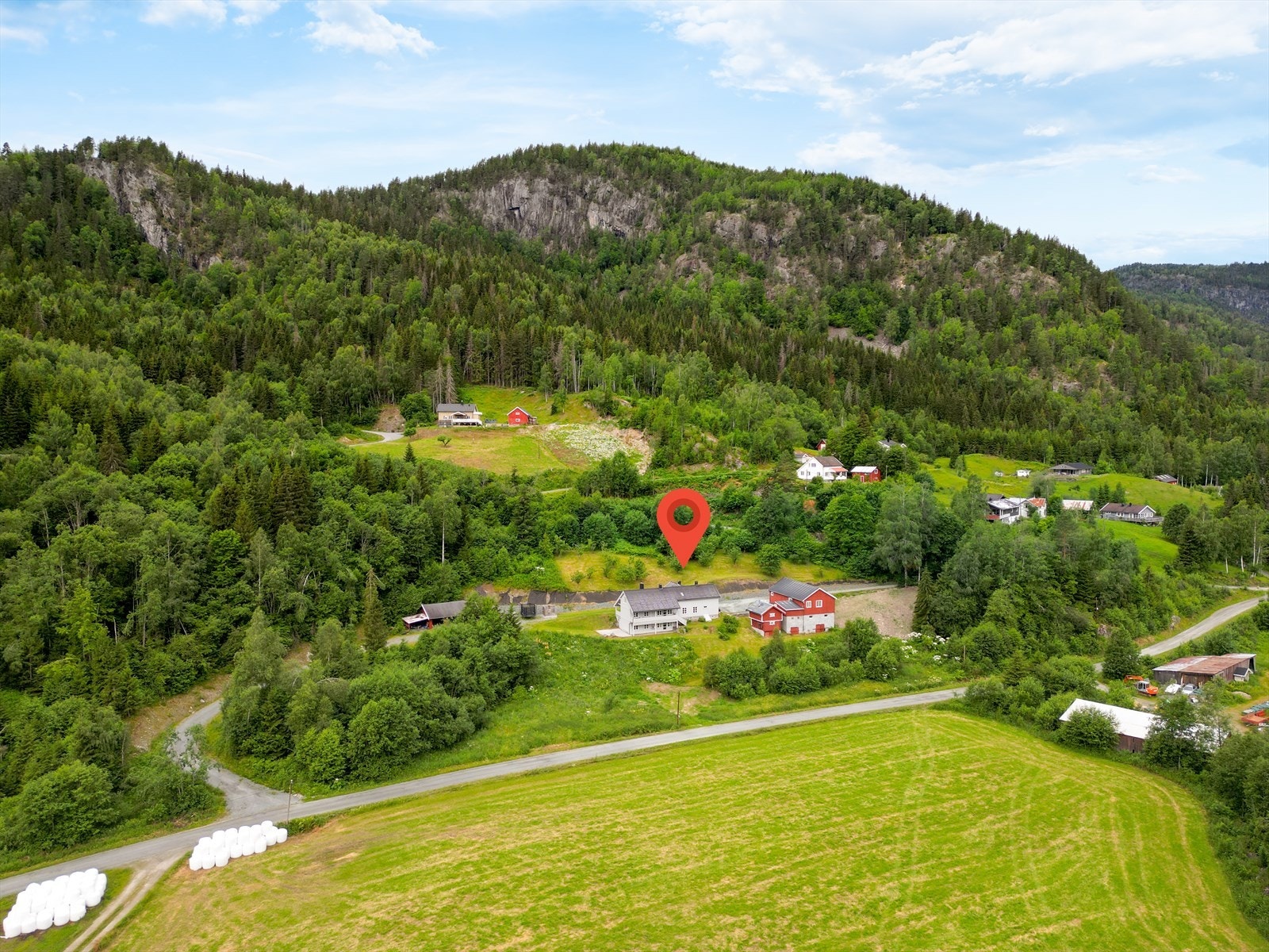 Sundkilen er en del av den idylliske Telemarkskanalen, som strekker seg fra kyst til fjell med store variasjoner i landskap og særpreg. Galleribilde