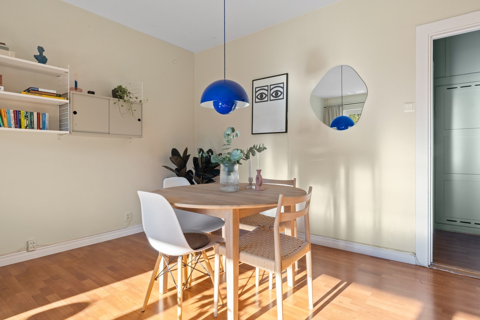 God plass til både sofagruppe og spisebord Galleribilde