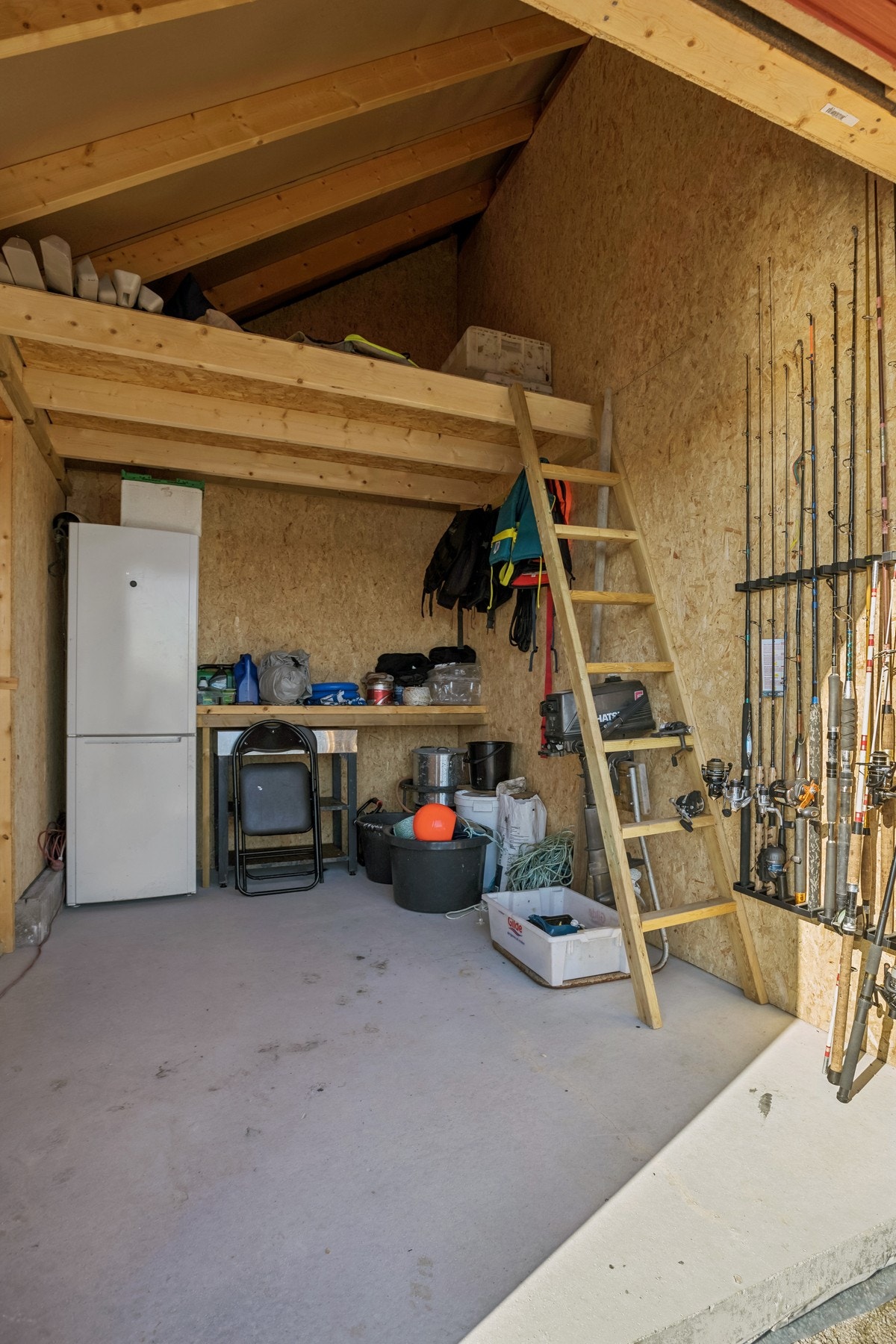 Det medfølger også en nyere naustbod Galleribilde