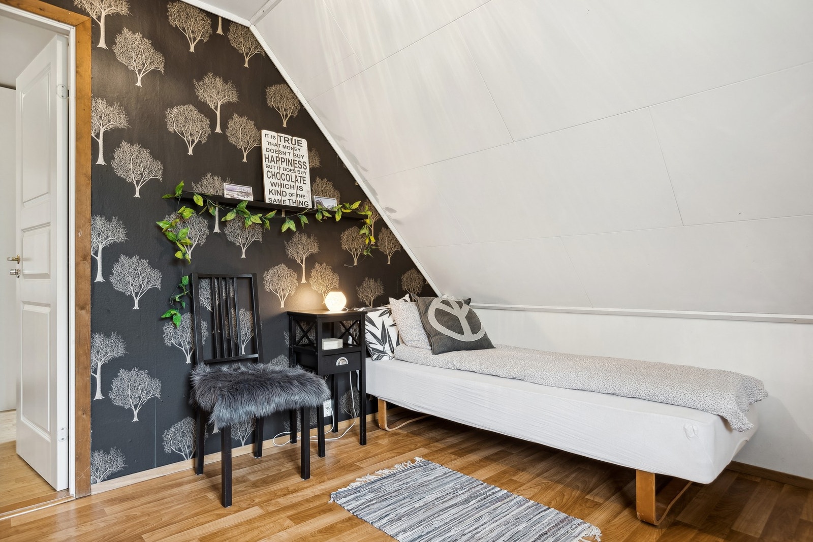 Et av fire soverom på loftet Galleribilde